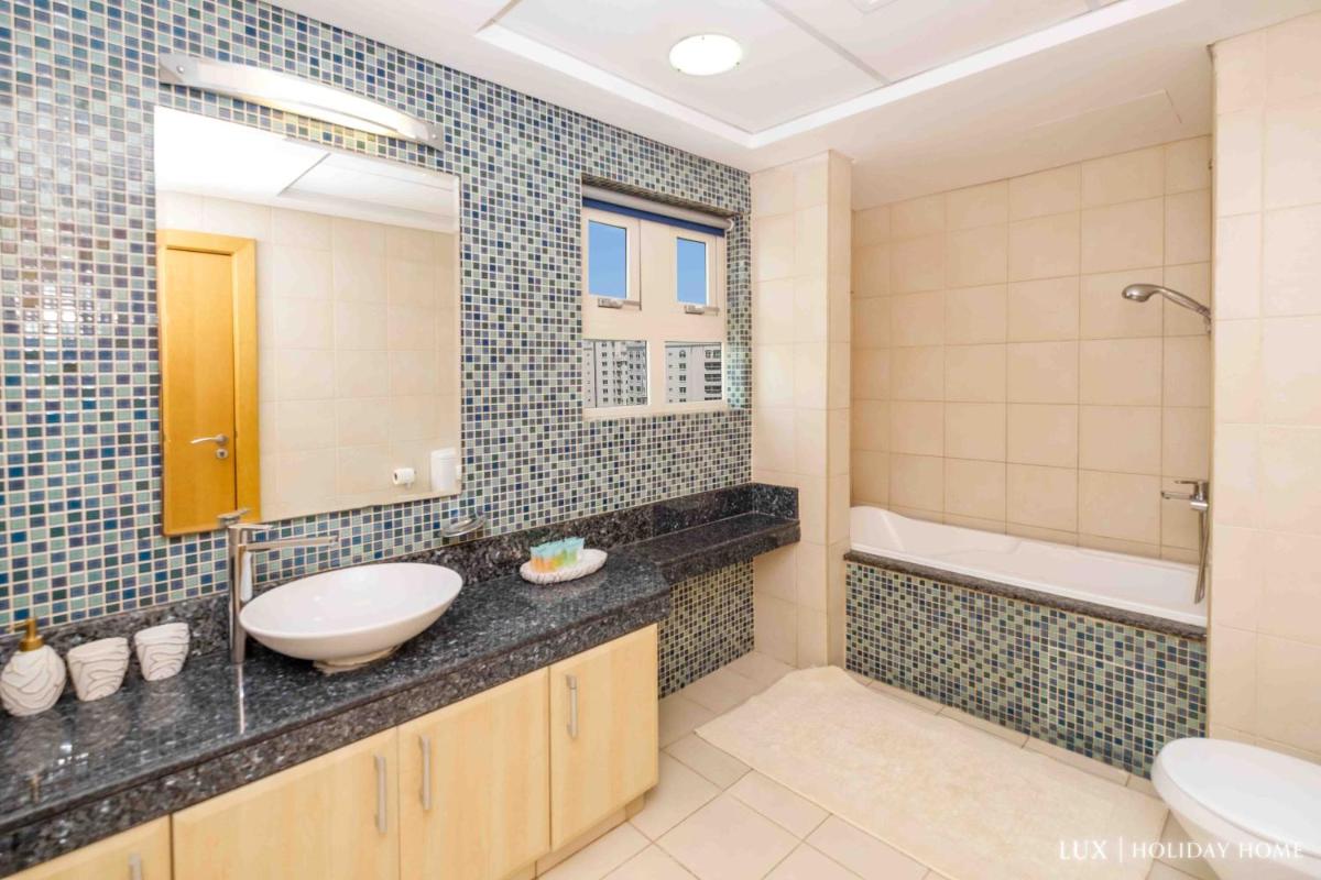 LUX - The Shoreline Penthouse Suite