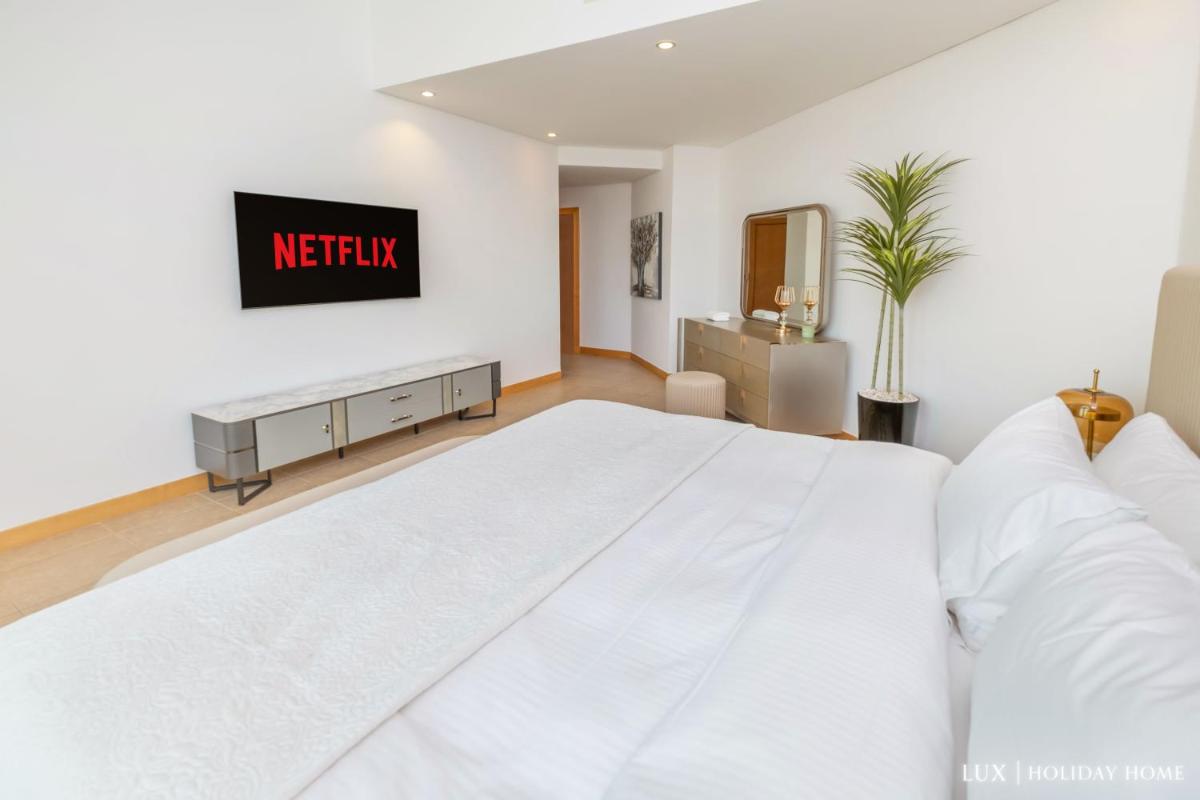 LUX - The Shoreline Penthouse Suite