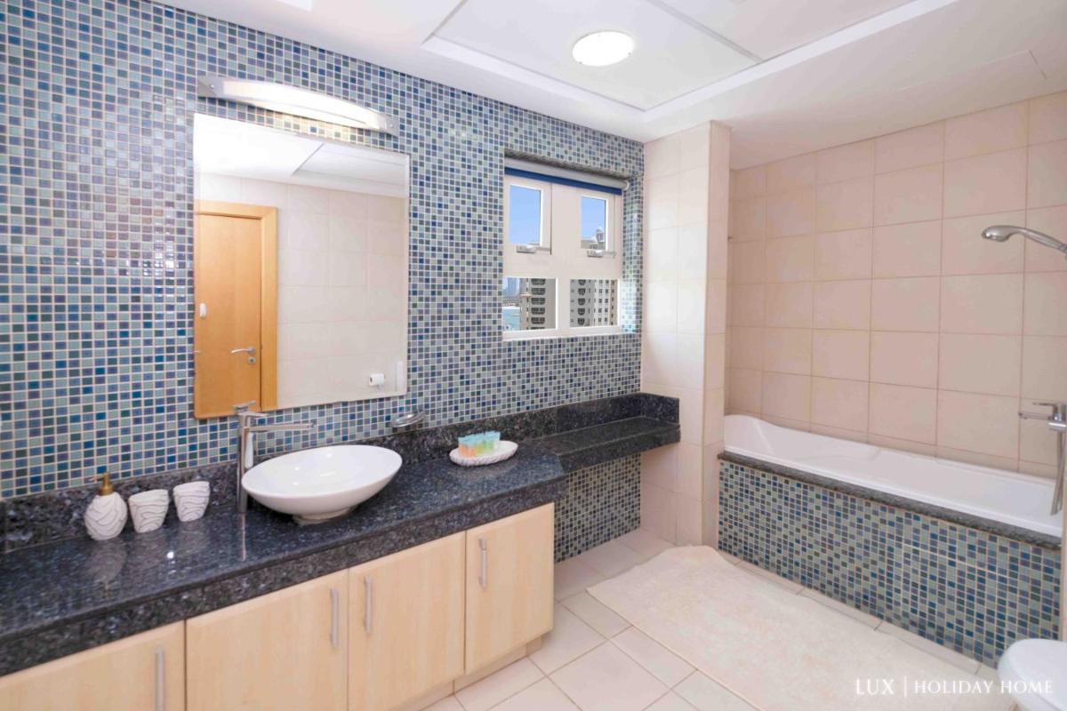 LUX - The Shoreline Penthouse Suite