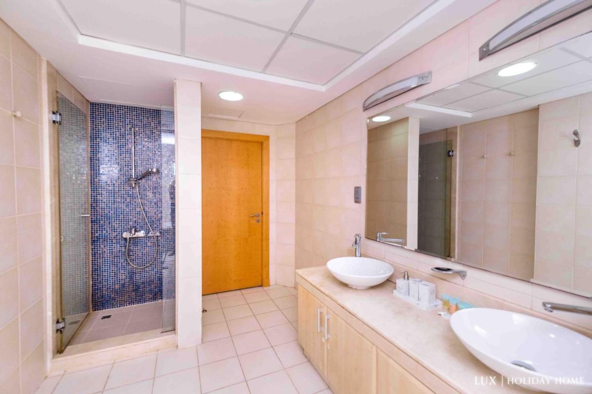 LUX - The Shoreline Penthouse Suite