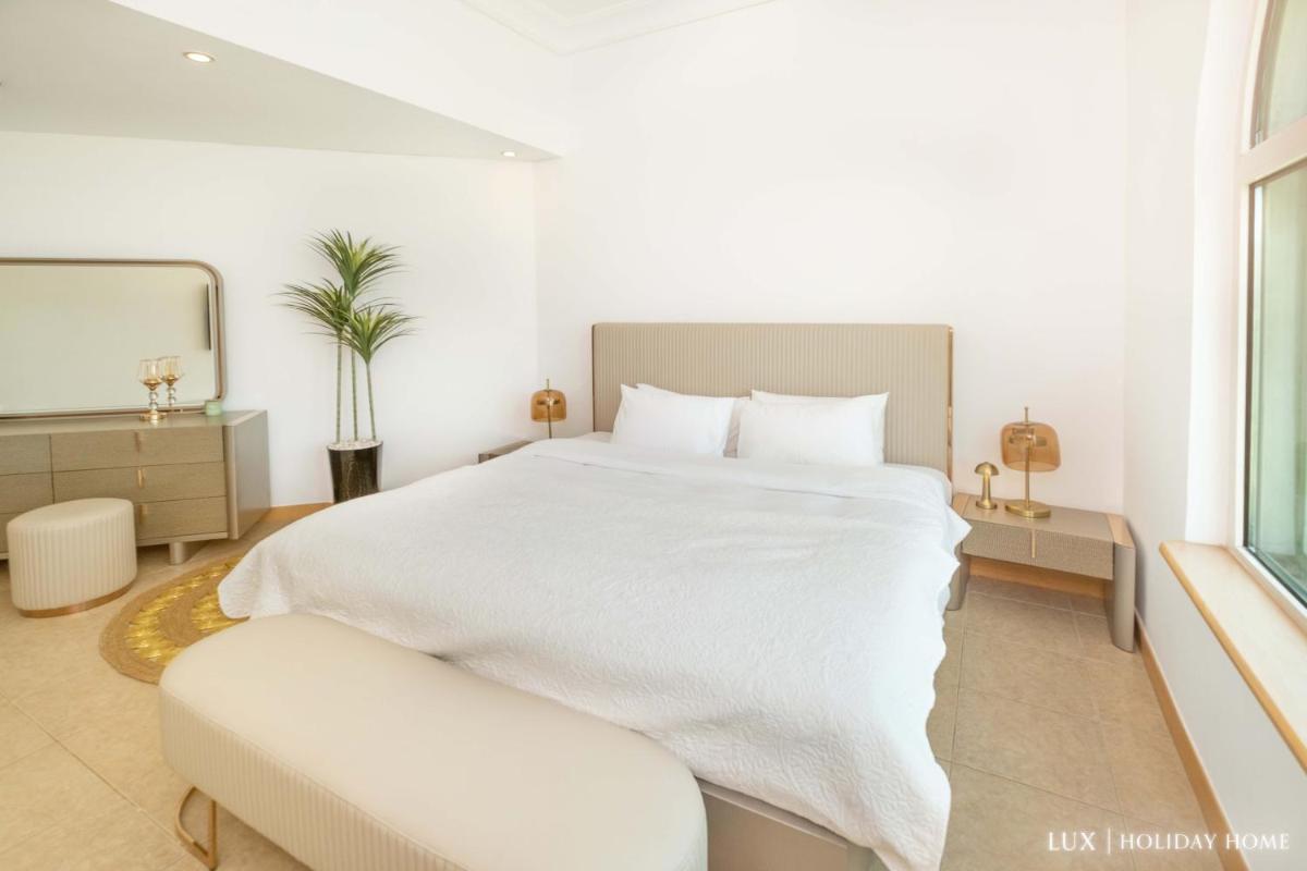 LUX - The Shoreline Penthouse Suite