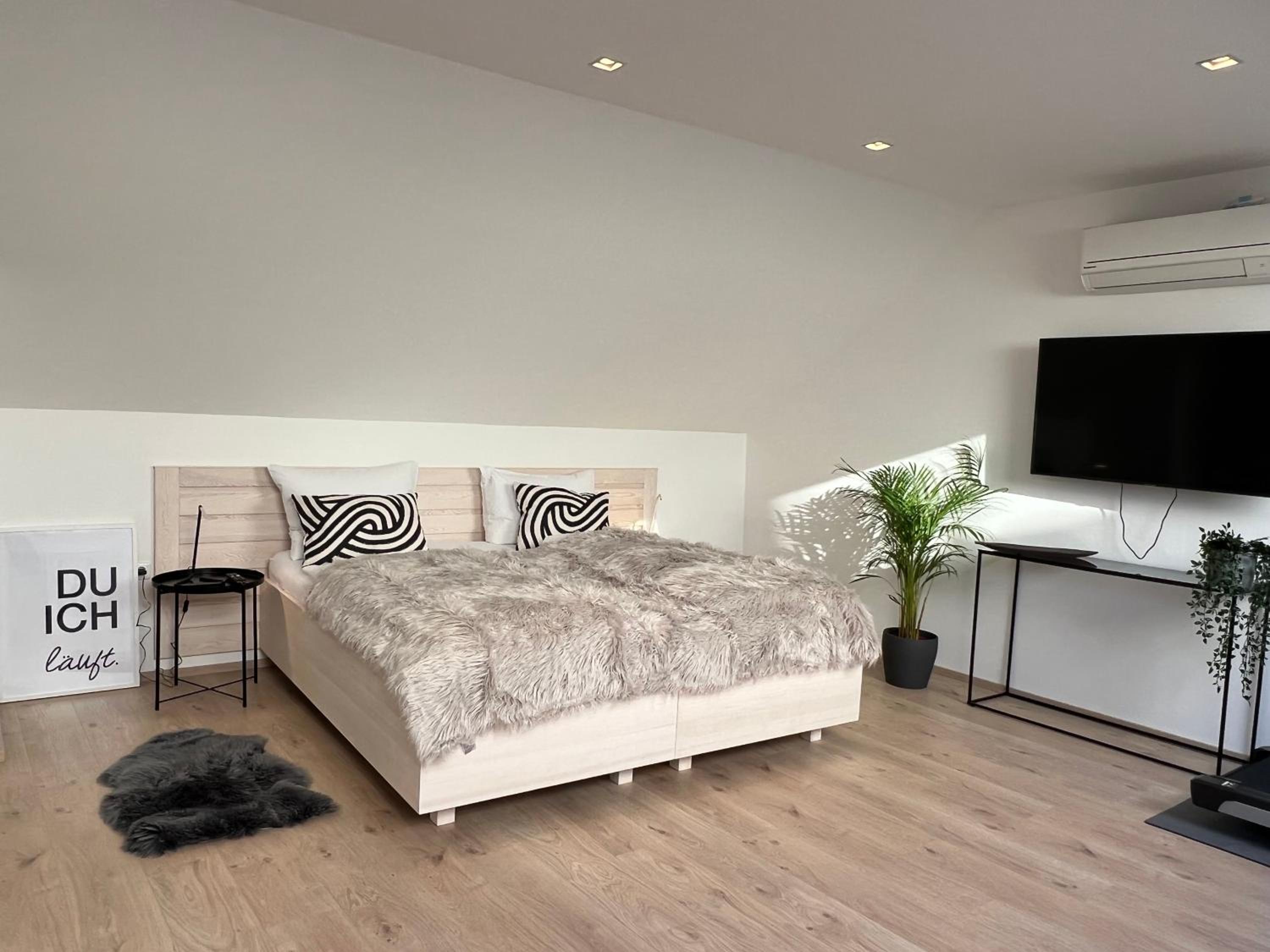 Lieblingsplatz Neusiedl - Modern Stylish Apartments - Free Parking Burgenland Card - 10 min to Designer Outlet Parndorf and Lake Neusiedl