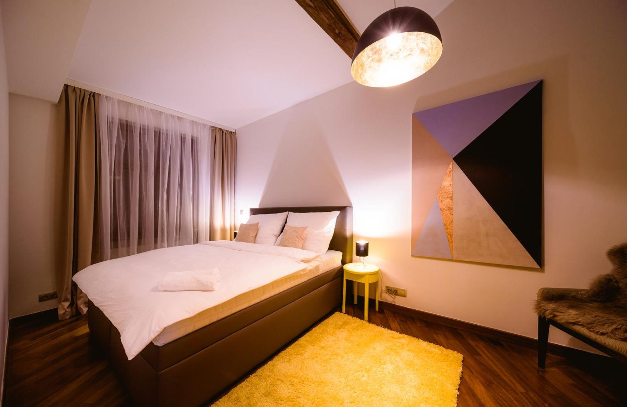 Triplex Kings Apartment in Old Town