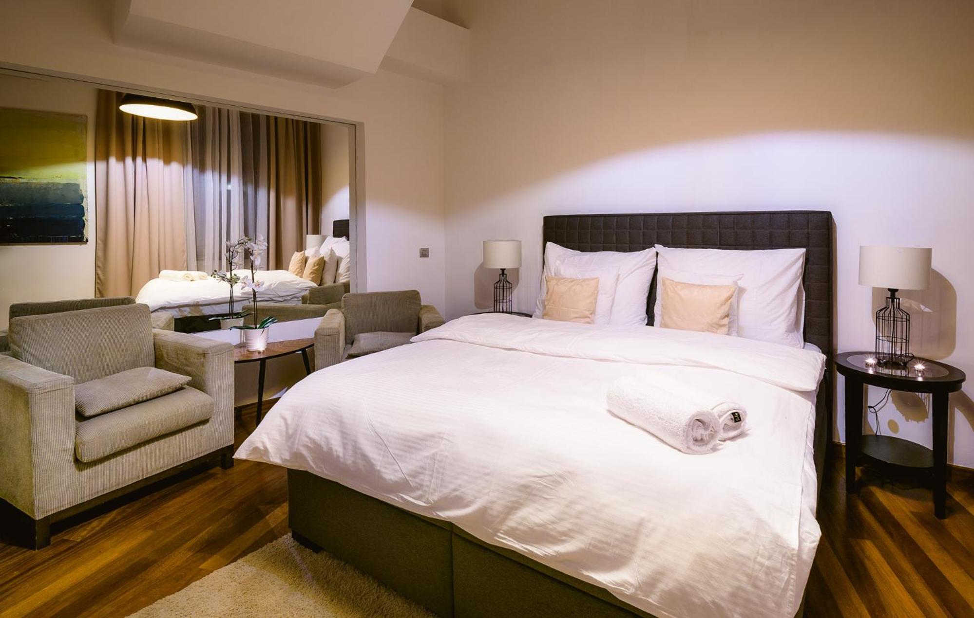 Triplex Kings Apartment in Old Town