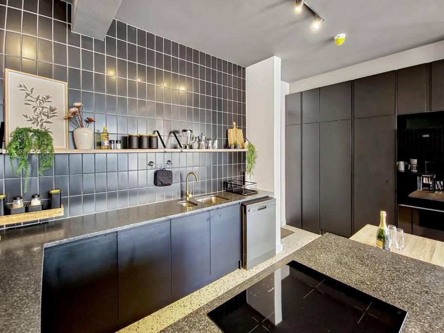 City Bowl Apartment with Rooftop Pool! view 5