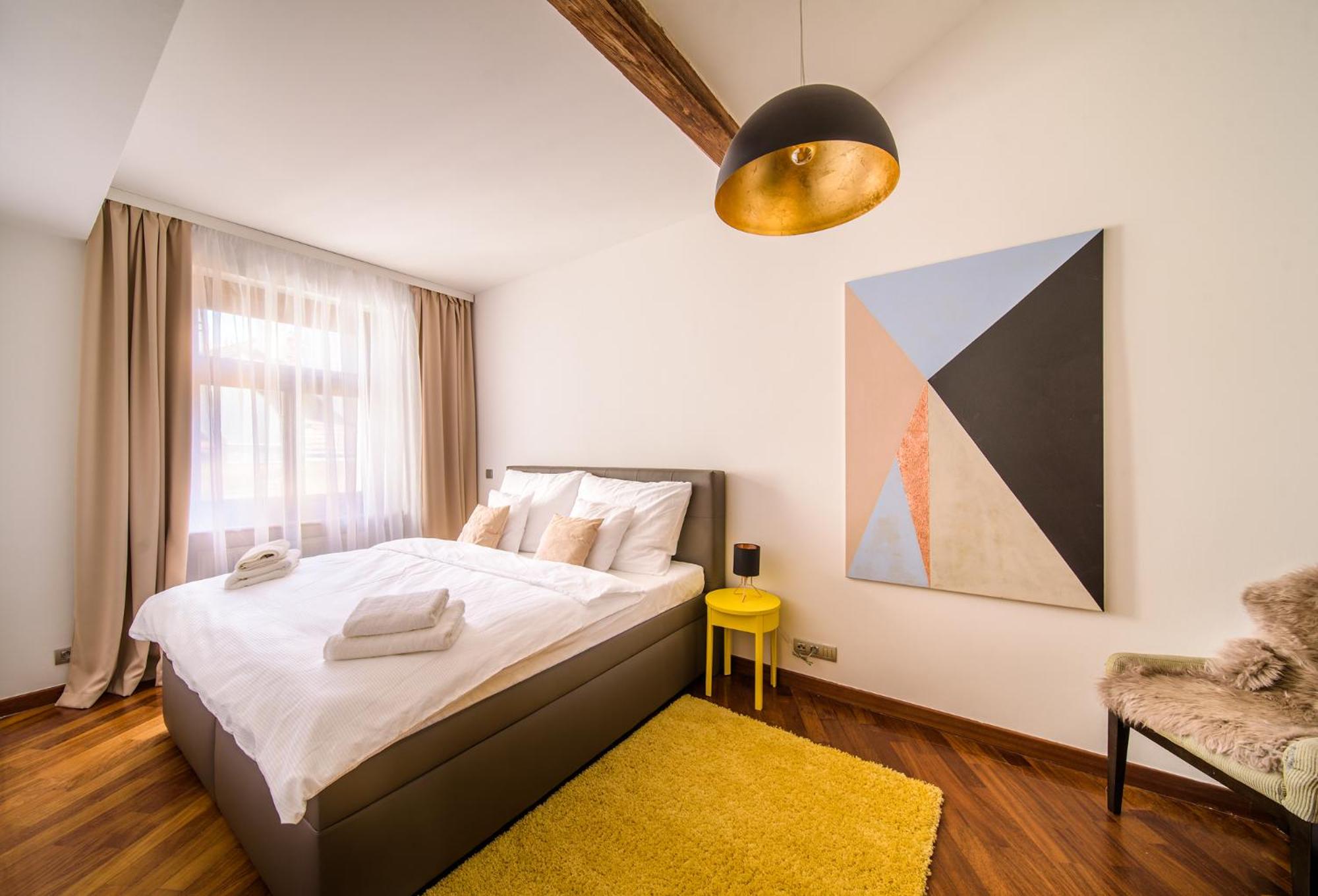 Triplex Kings Apartment in Old Town