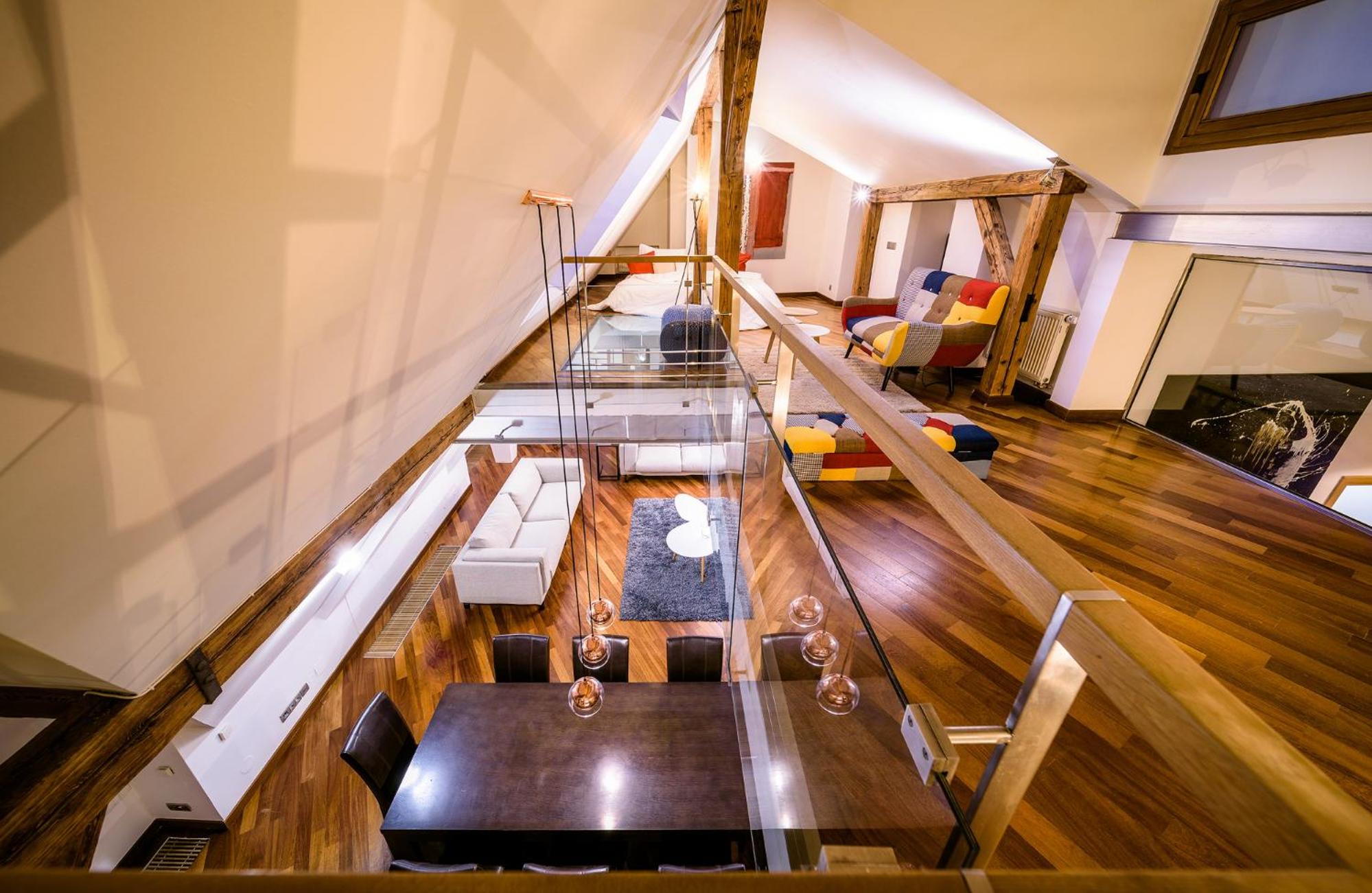 Triplex Kings Apartment in Old Town