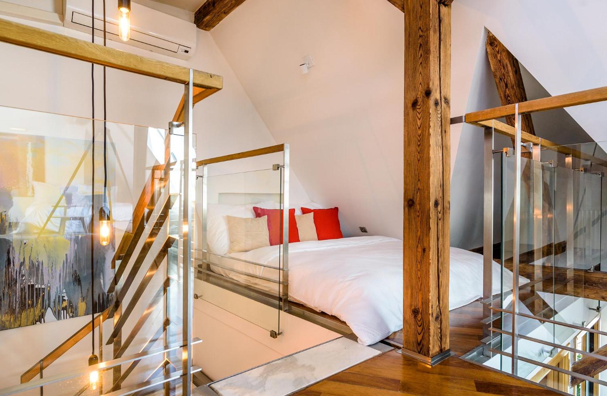 Triplex Kings Apartment in Old Town