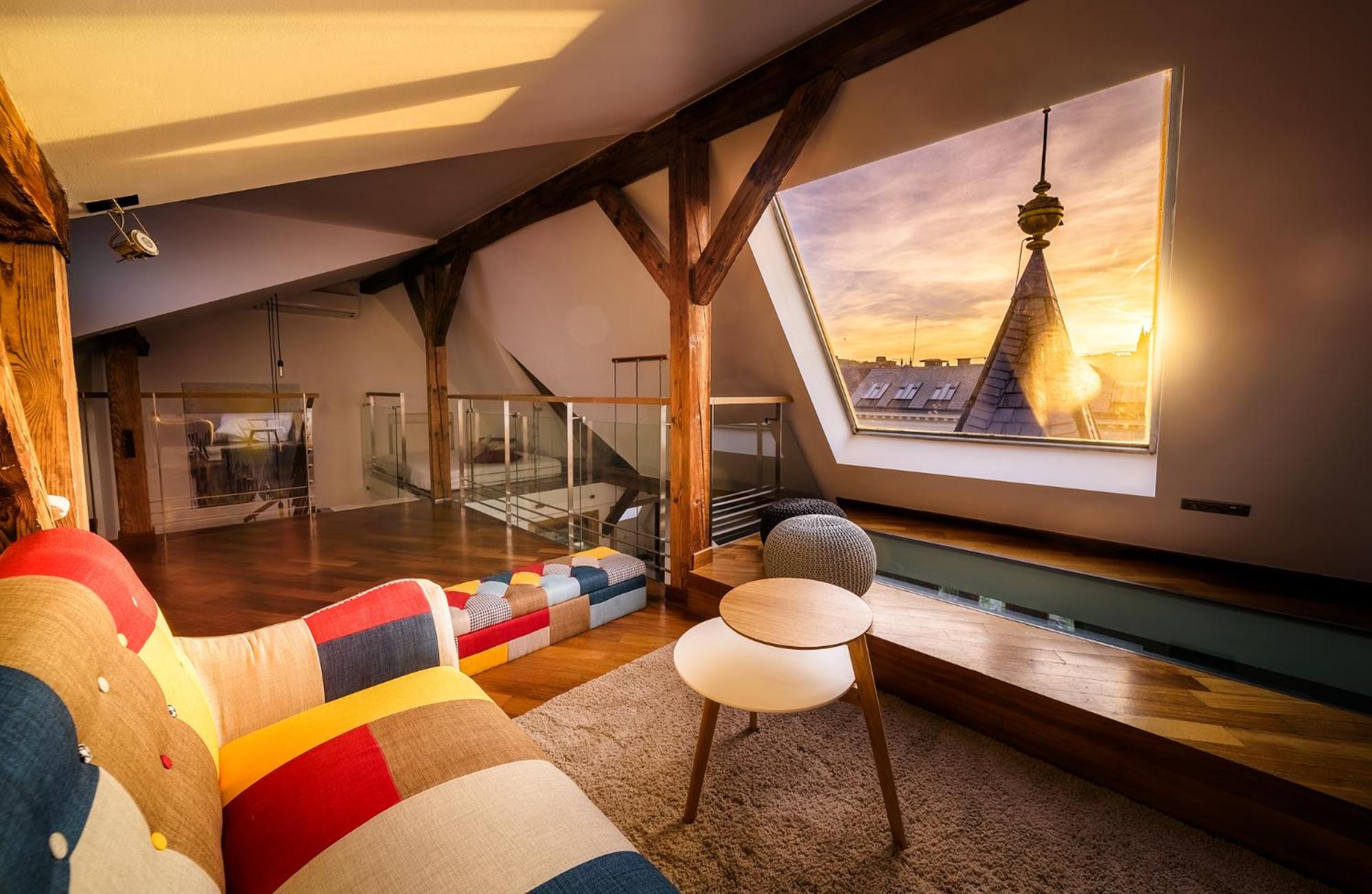 Triplex Kings Apartment in Old Town