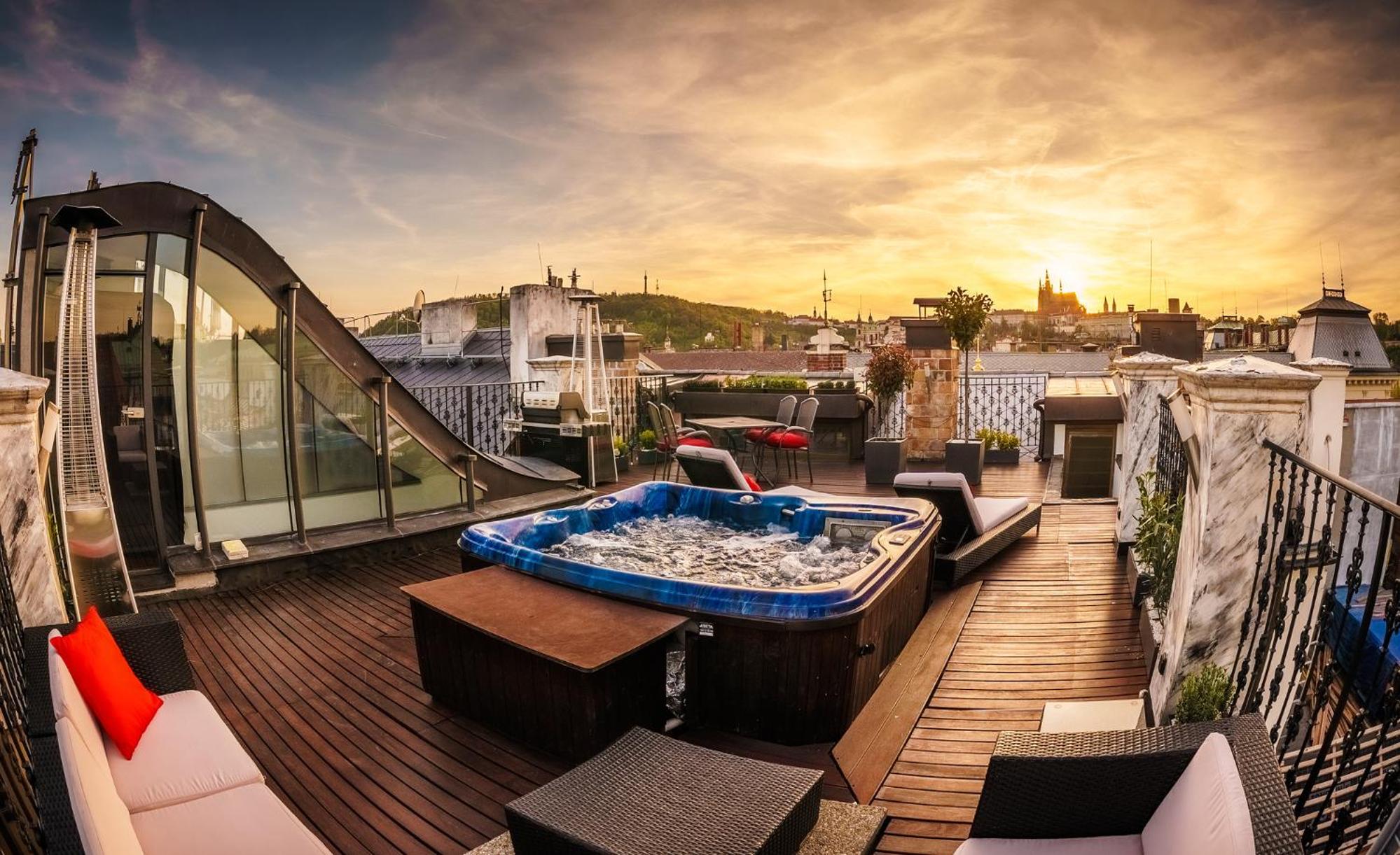 Triplex Kings Apartment in Old Town