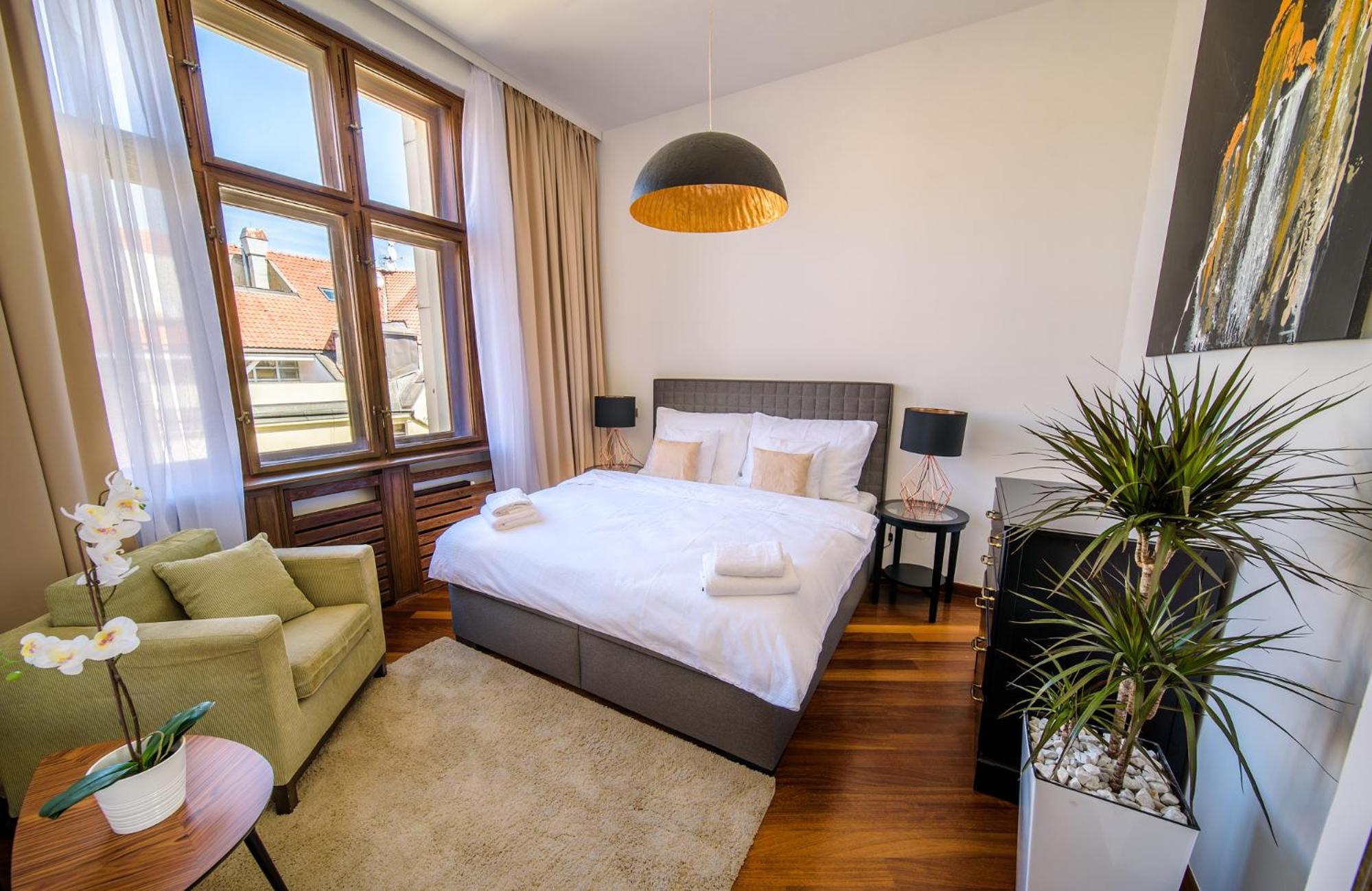 Triplex Kings Apartment in Old Town
