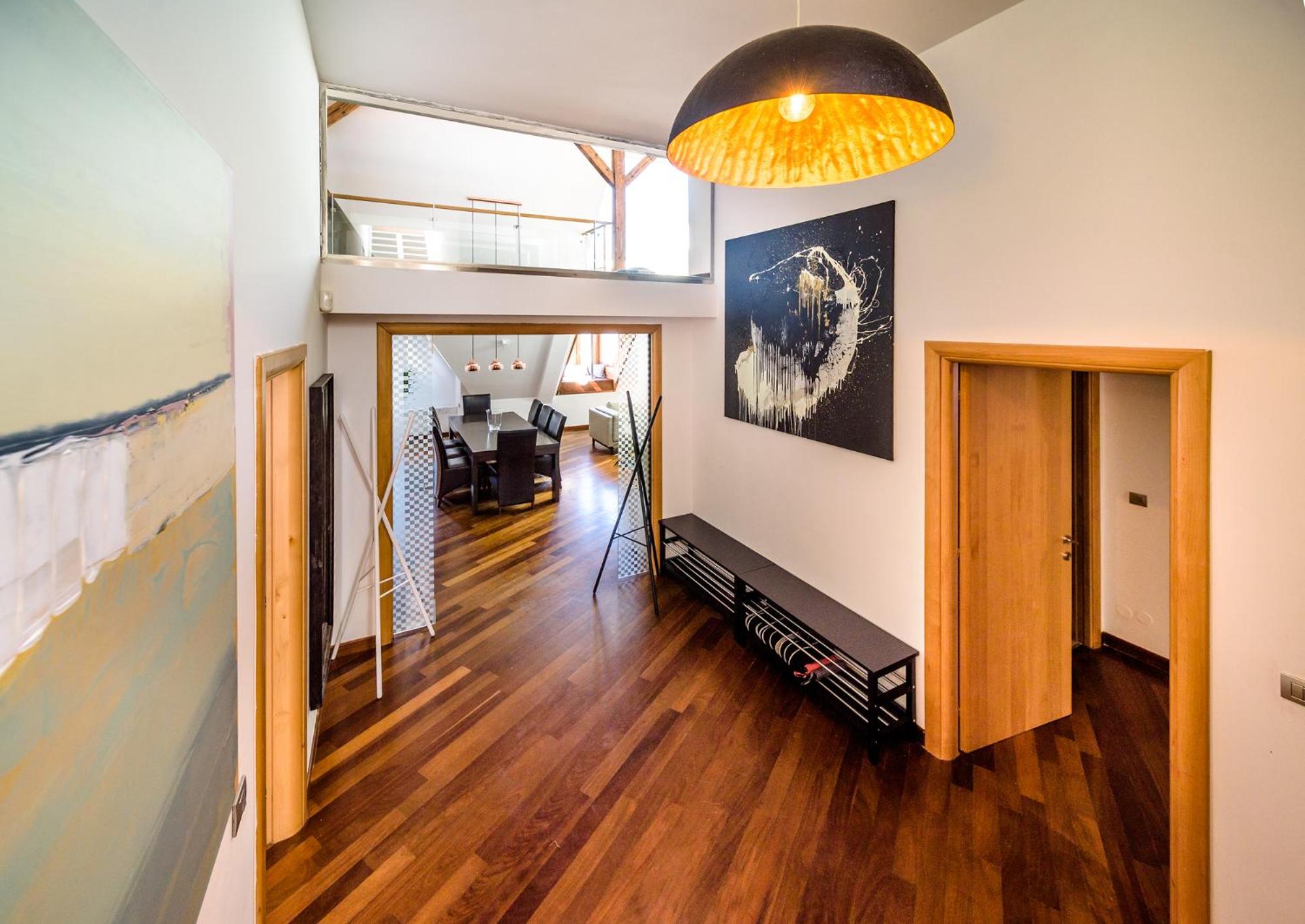 Triplex Kings Apartment in Old Town