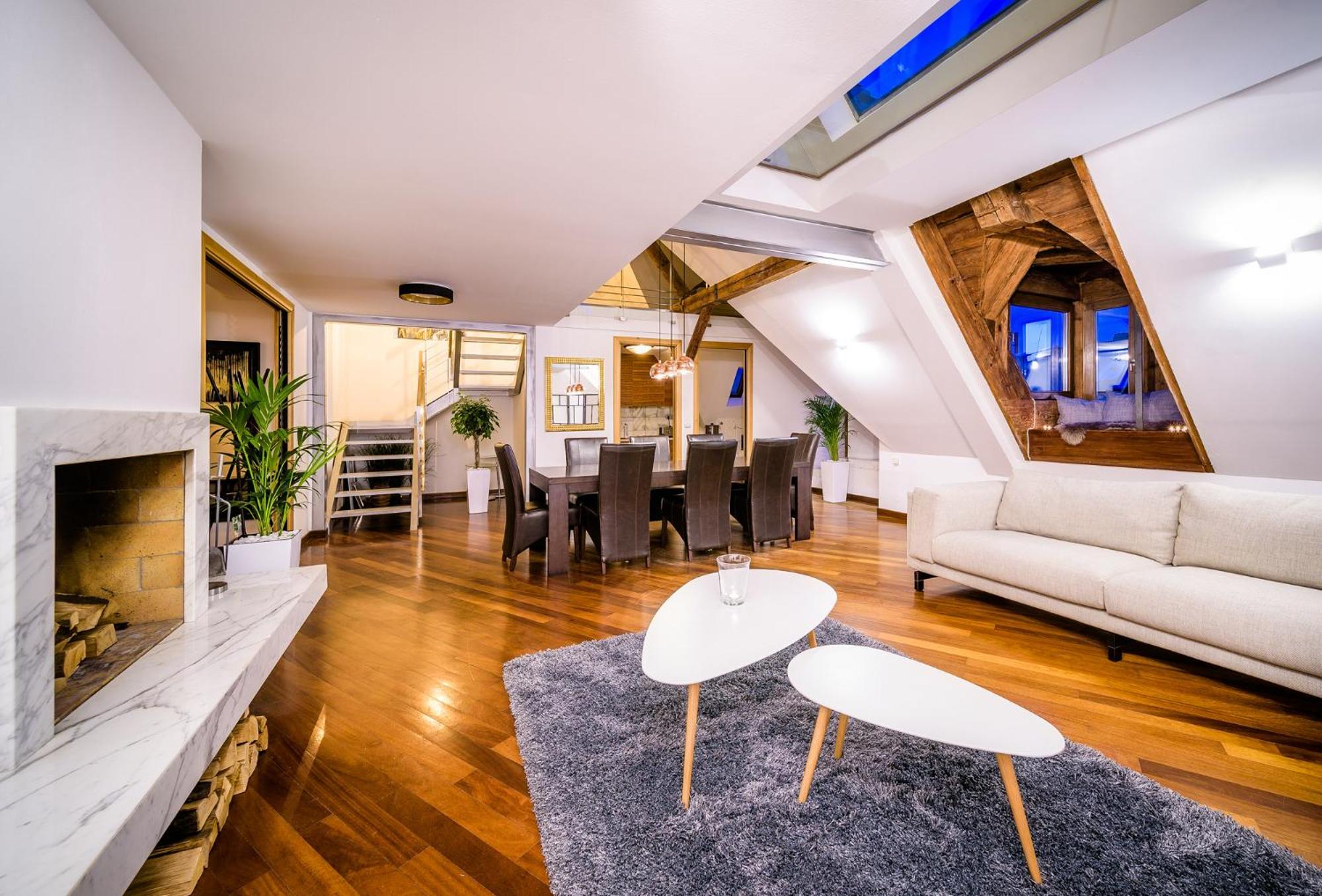 Triplex Kings Apartment in Old Town