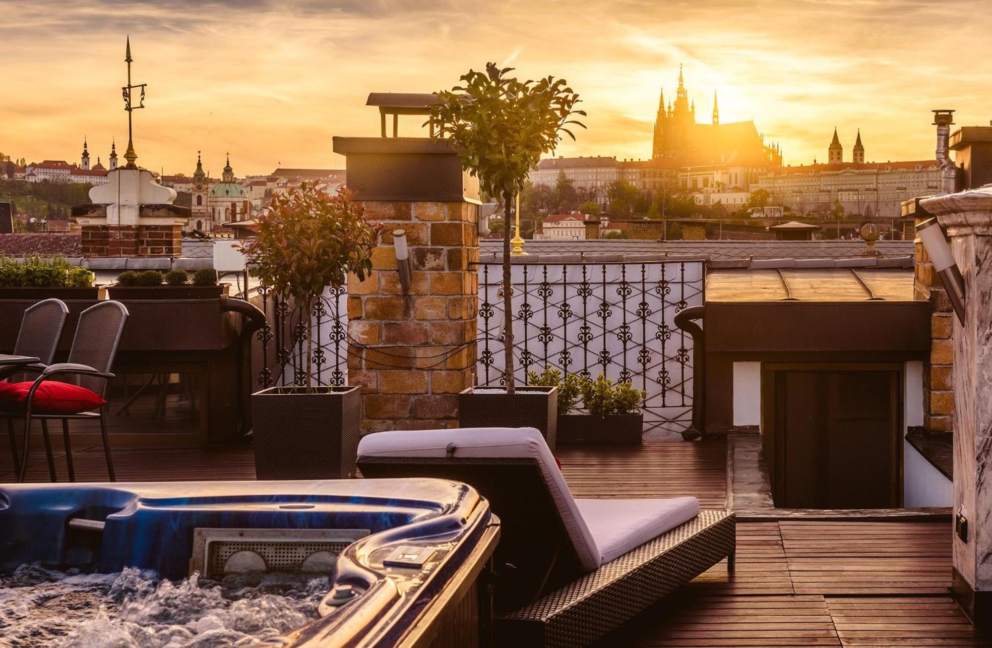 Triplex Kings Apartment in Old Town