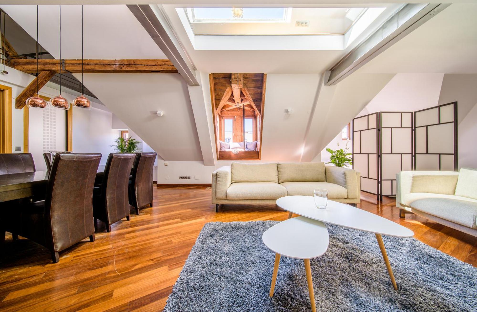 Triplex Kings Apartment in Old Town