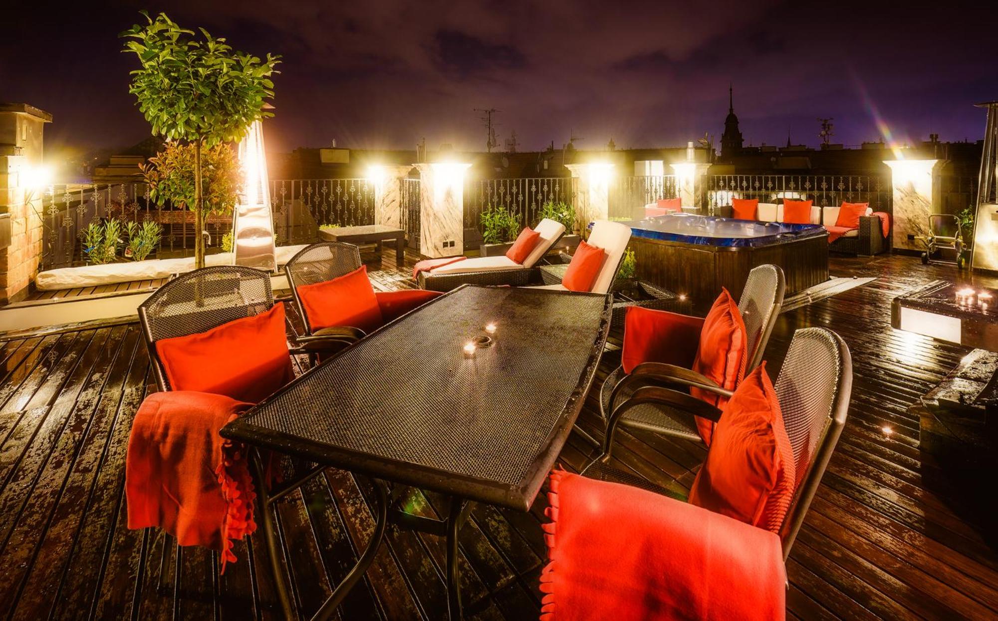 Triplex Kings Apartment in Old Town