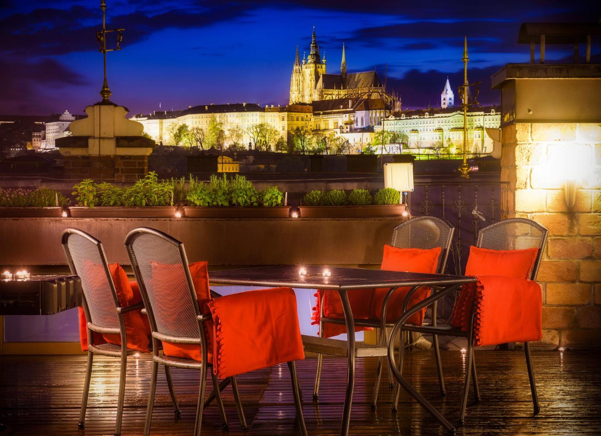 Triplex Kings Apartment in Old Town