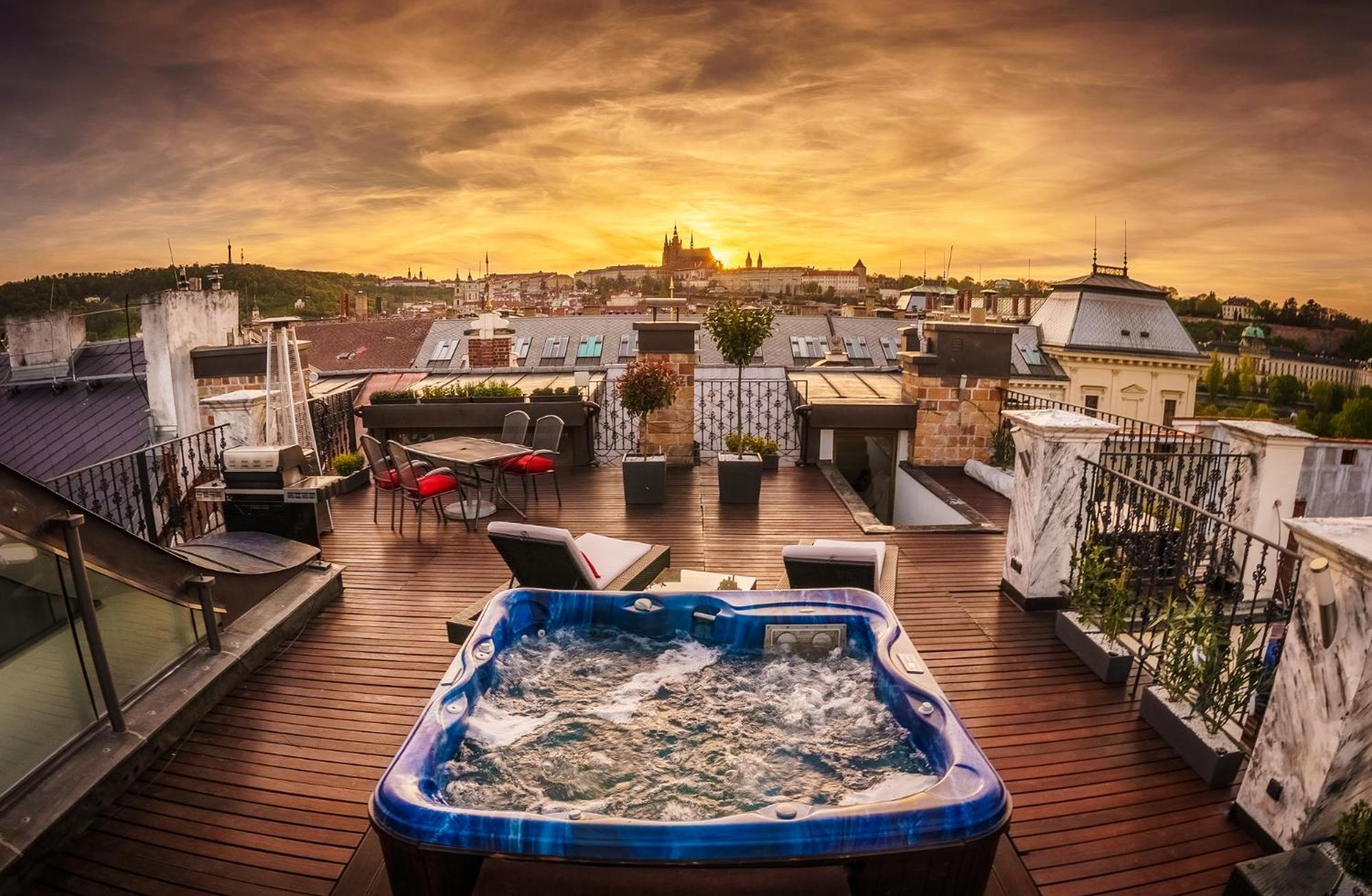 Triplex Kings Apartment in Old Town