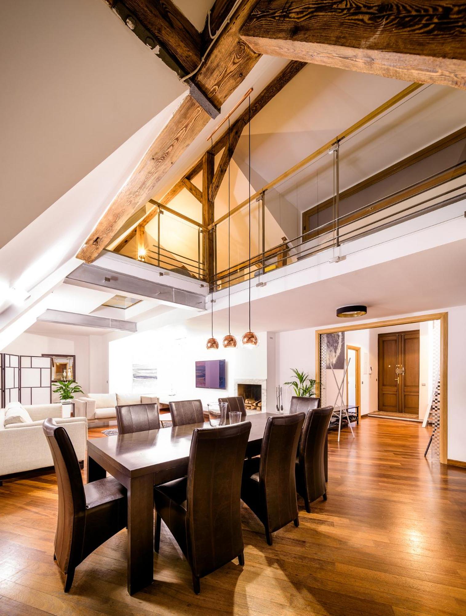 Triplex Kings Apartment in Old Town
