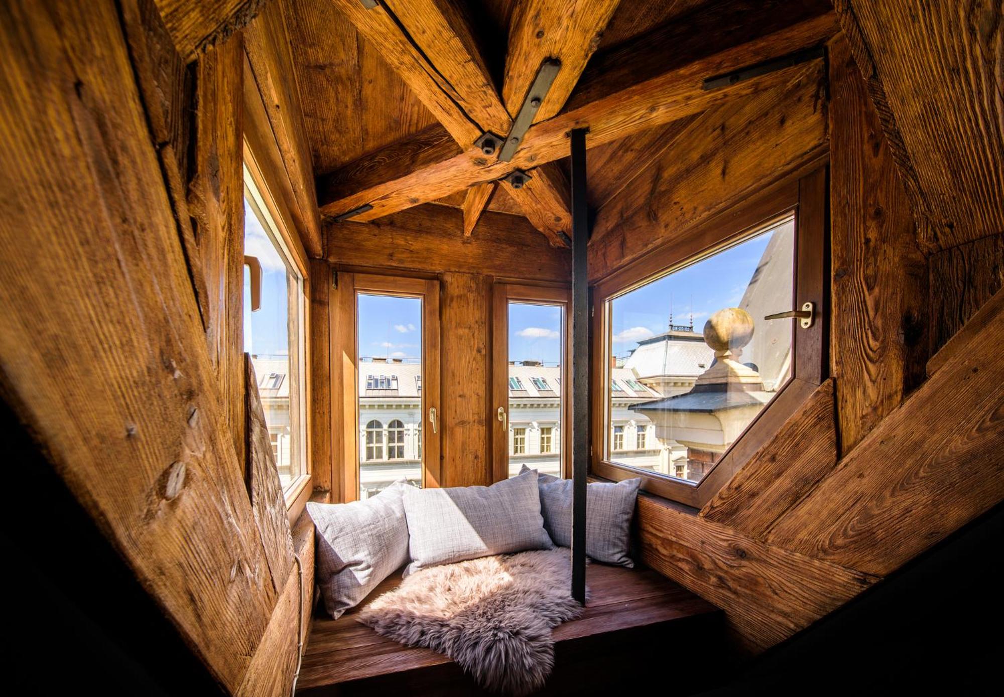 Triplex Kings Apartment in Old Town