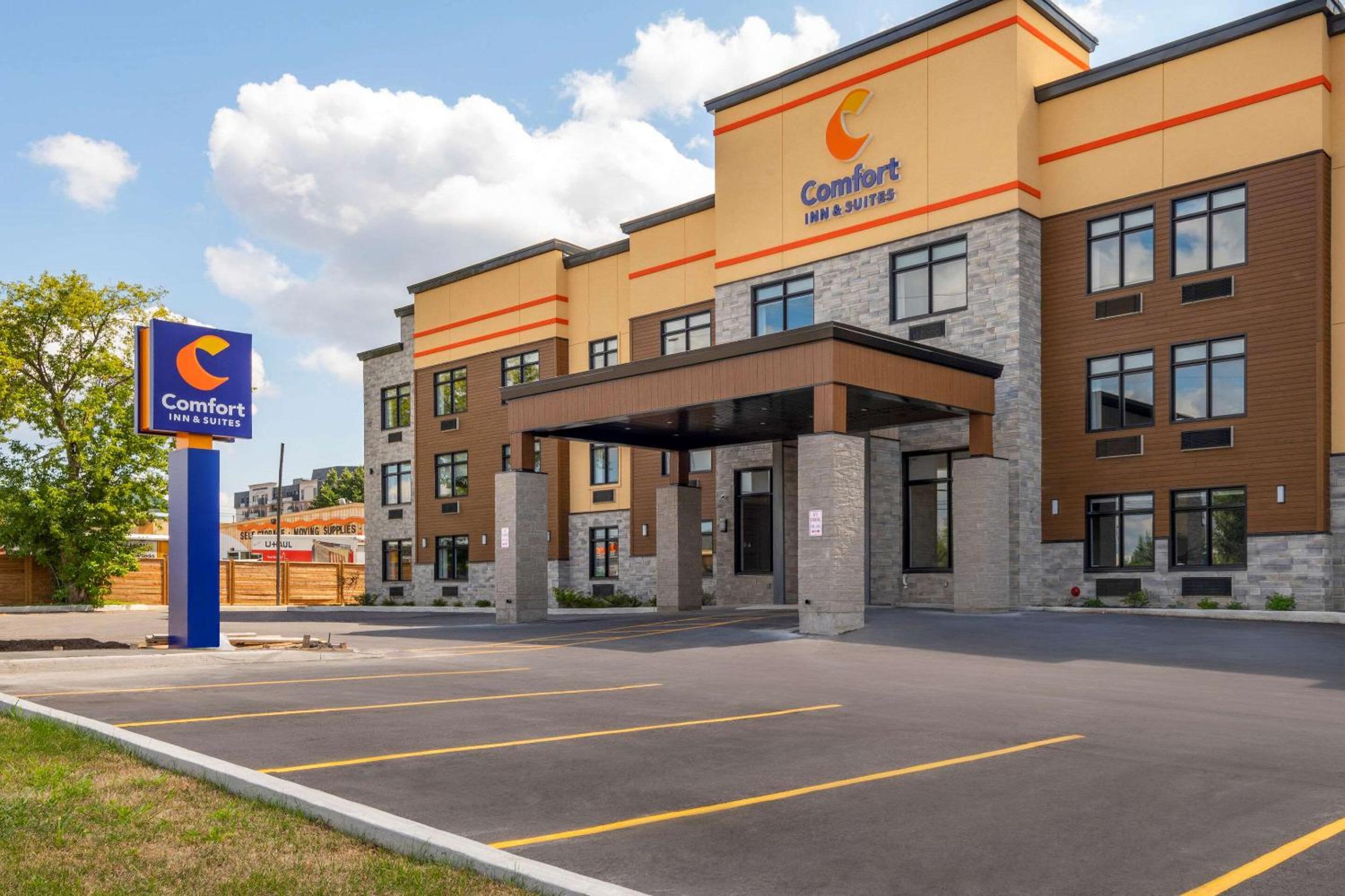Comfort Inn & Suites - Image 1