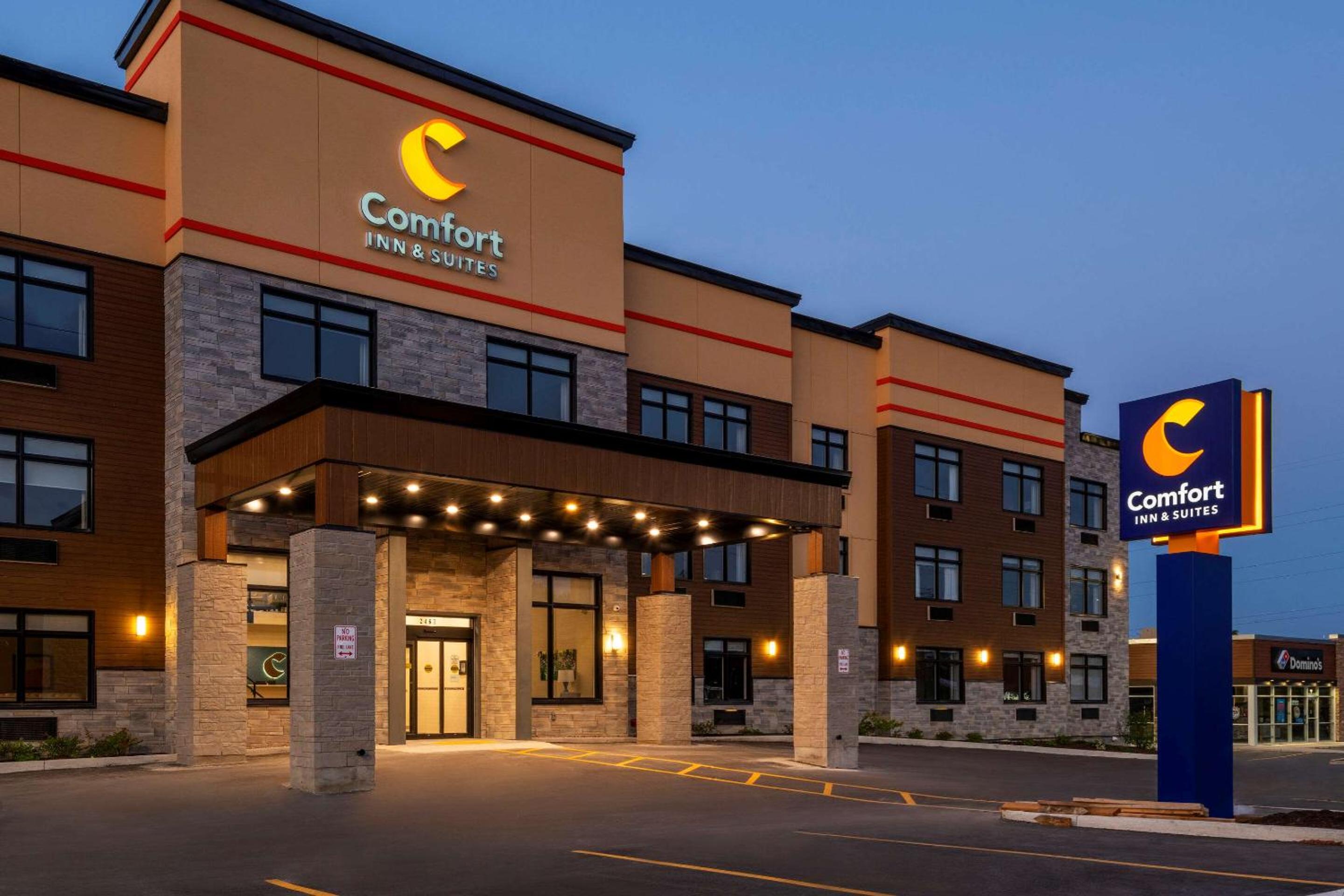 Comfort Inn & Suites - Image 2