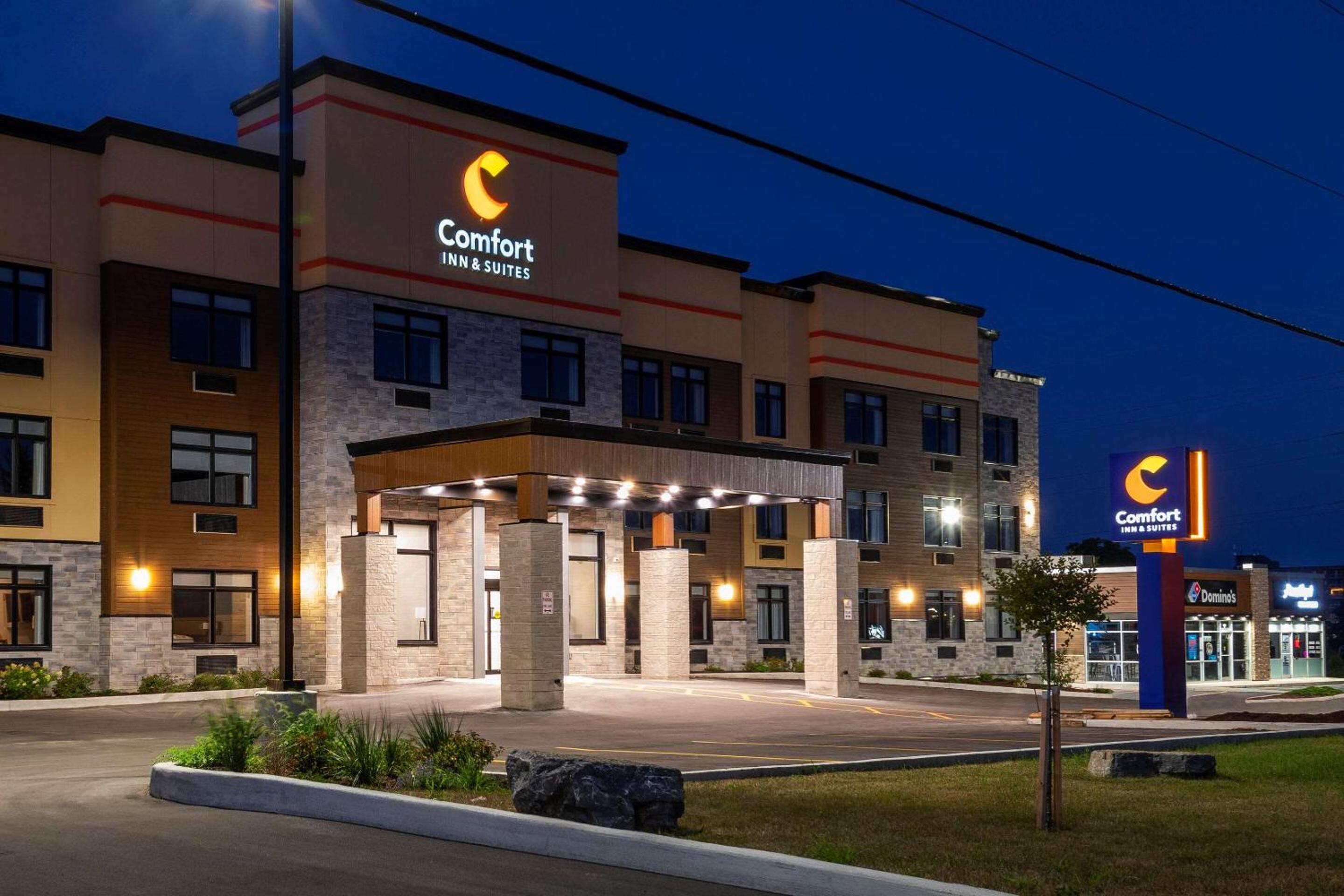 Comfort Inn & Suites - Image 4