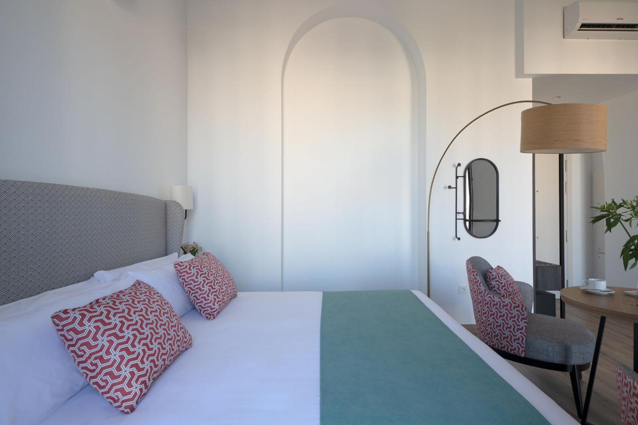 Coliseum Boutique Apartments