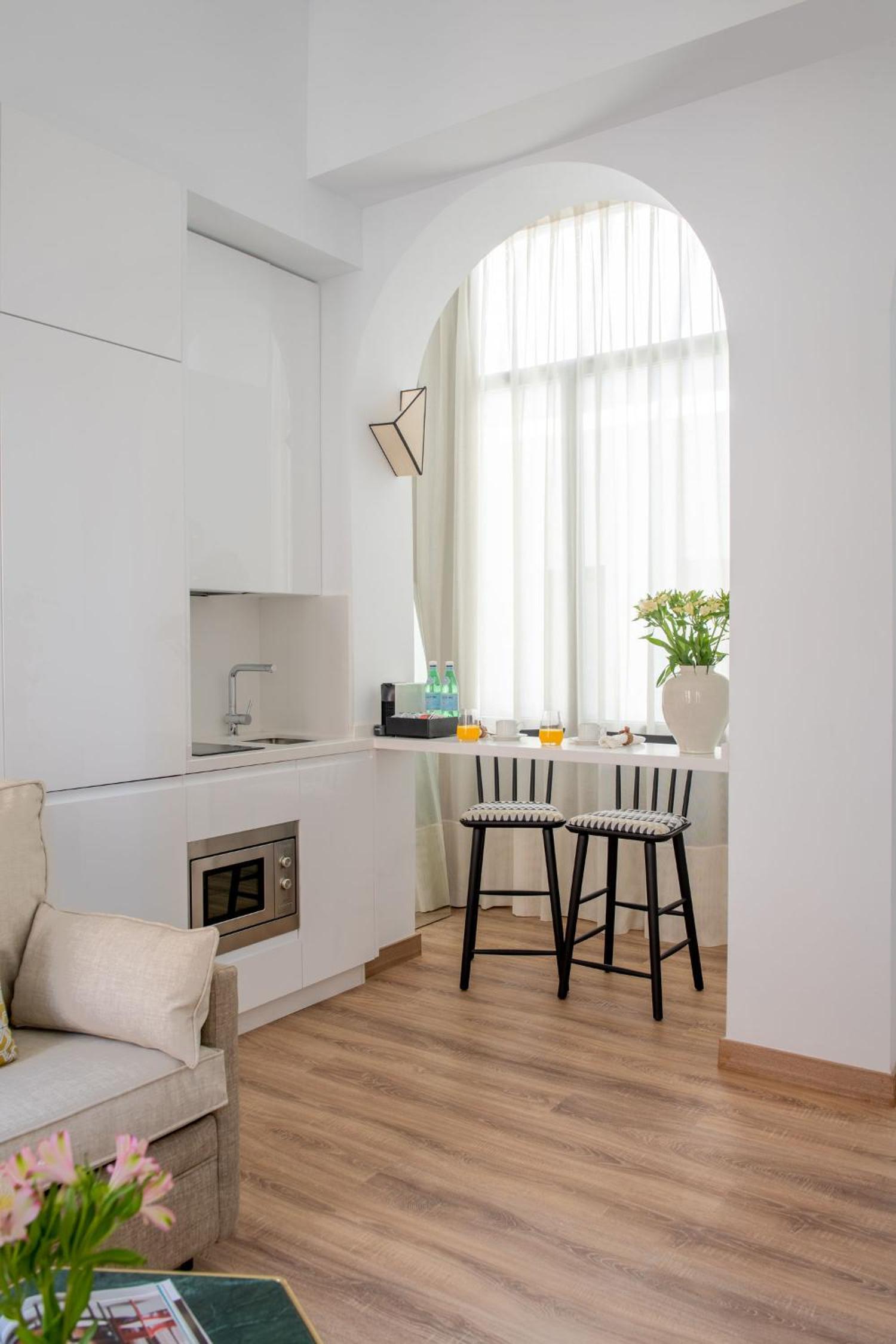 Coliseum Boutique Apartments