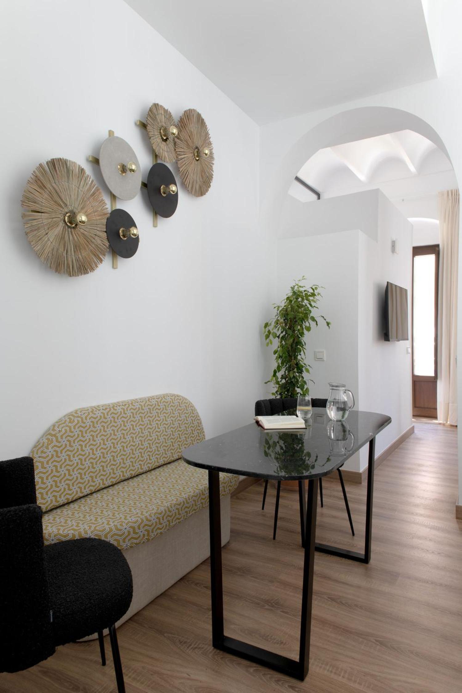 Coliseum Boutique Apartments