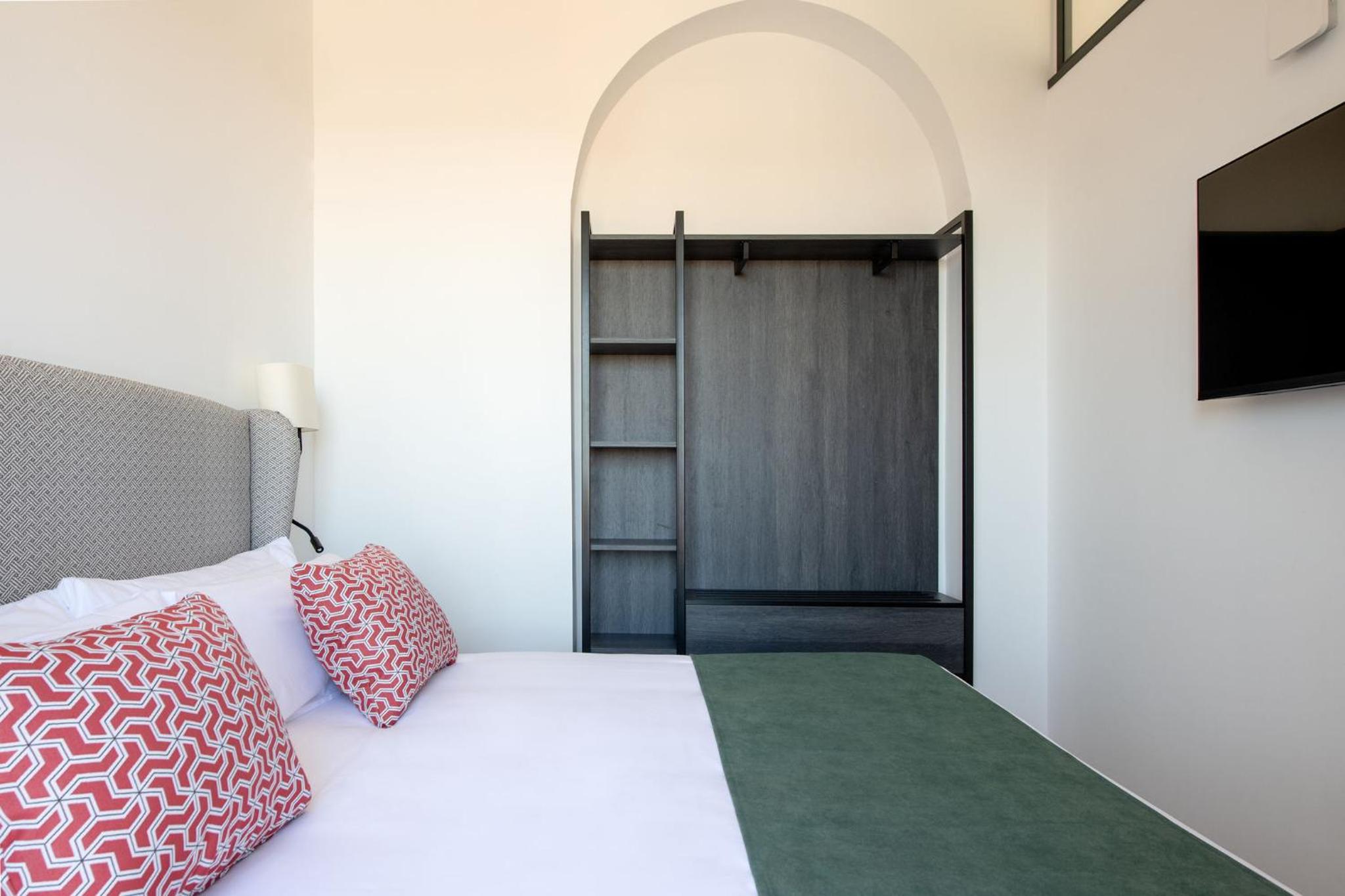 Coliseum Boutique Apartments