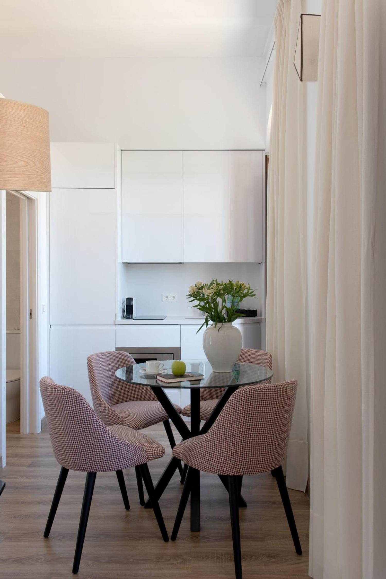 Coliseum Boutique Apartments