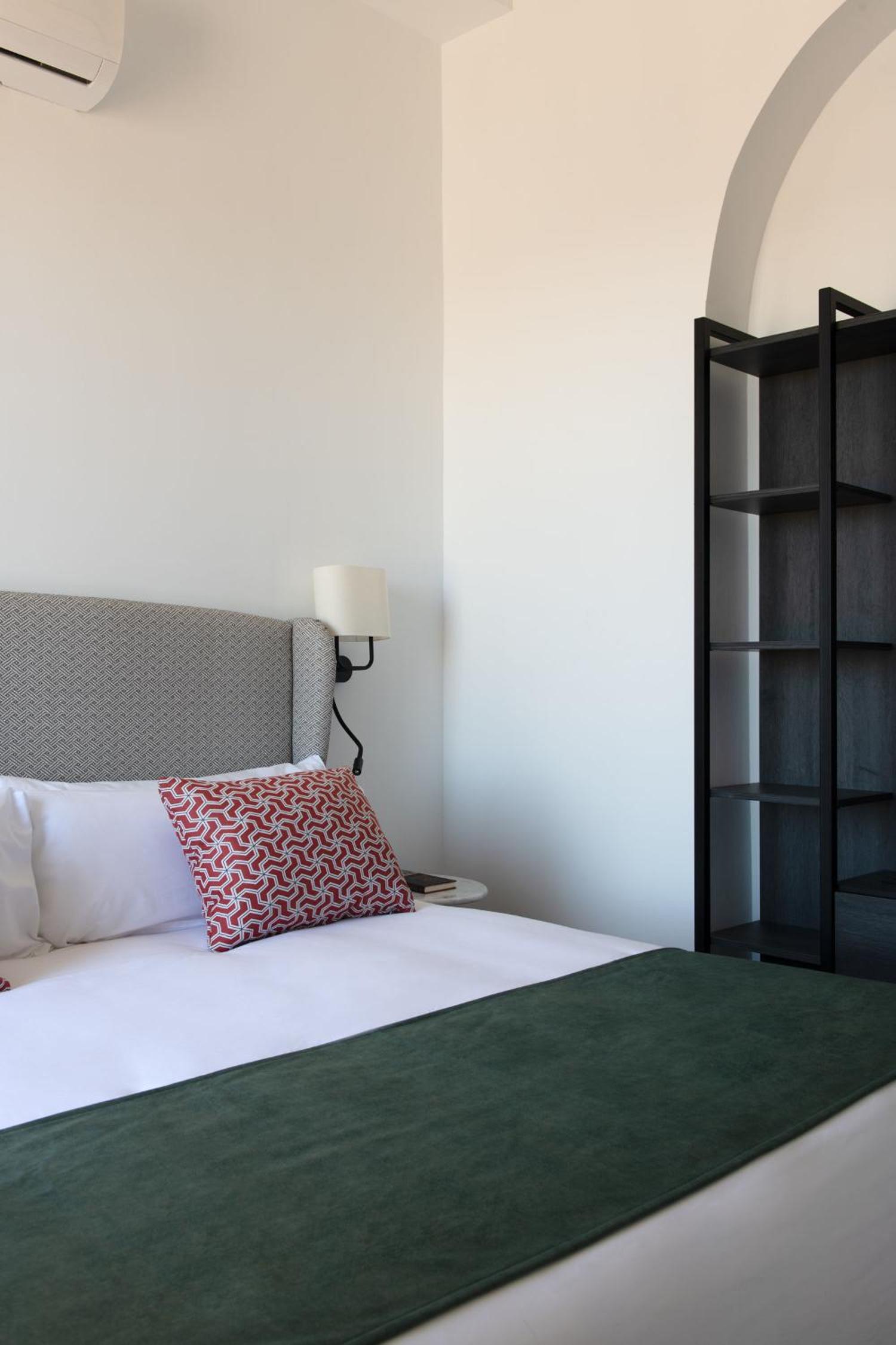Coliseum Boutique Apartments