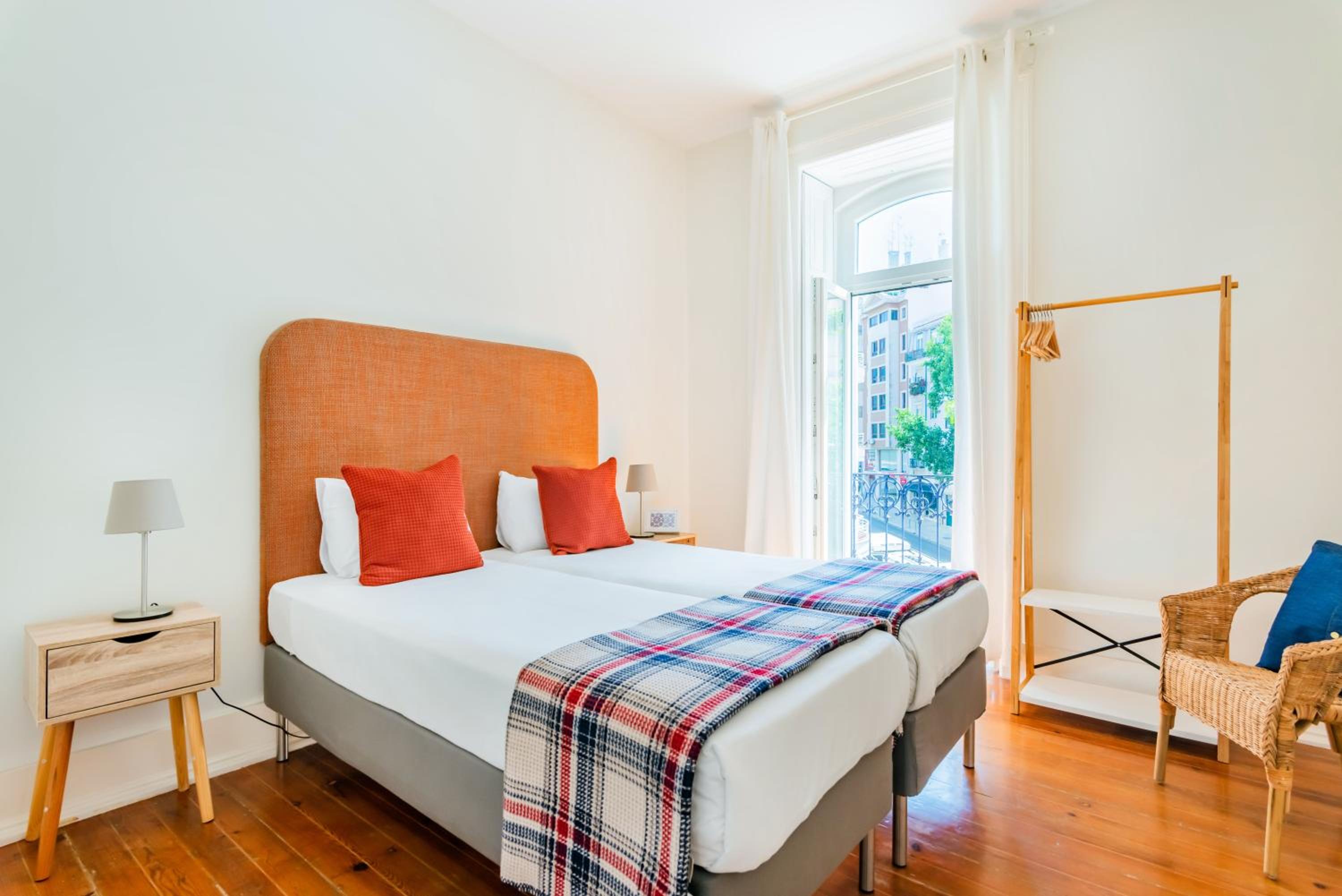 Conde 3BDR Luxury with Balcony view 4