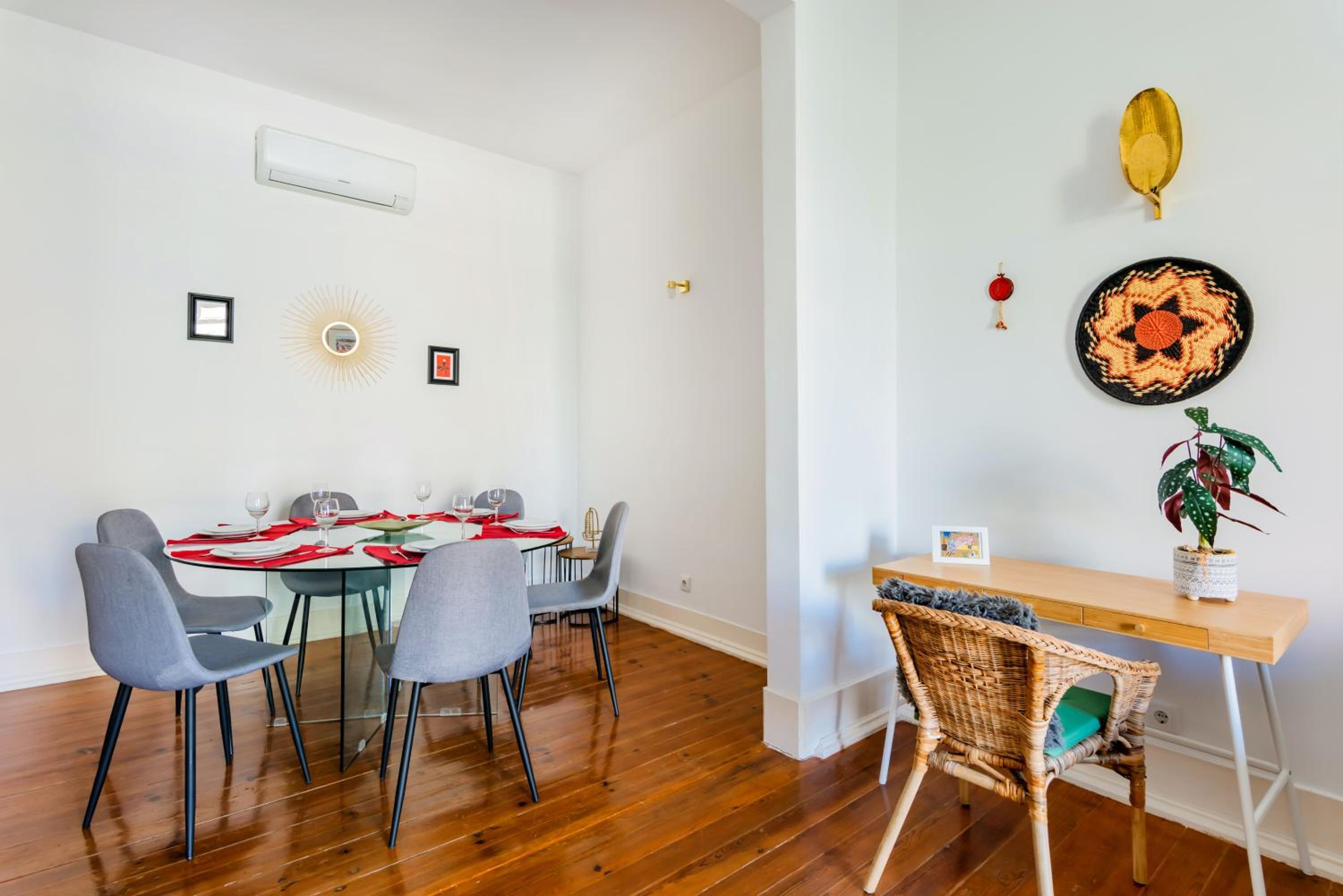 Conde 3BDR Luxury with Balcony view 3