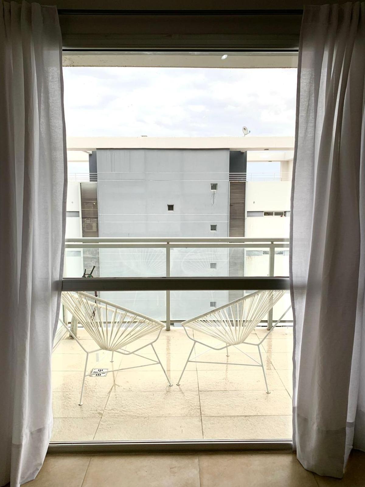 Hotel Los Cardos Suites - Image 1