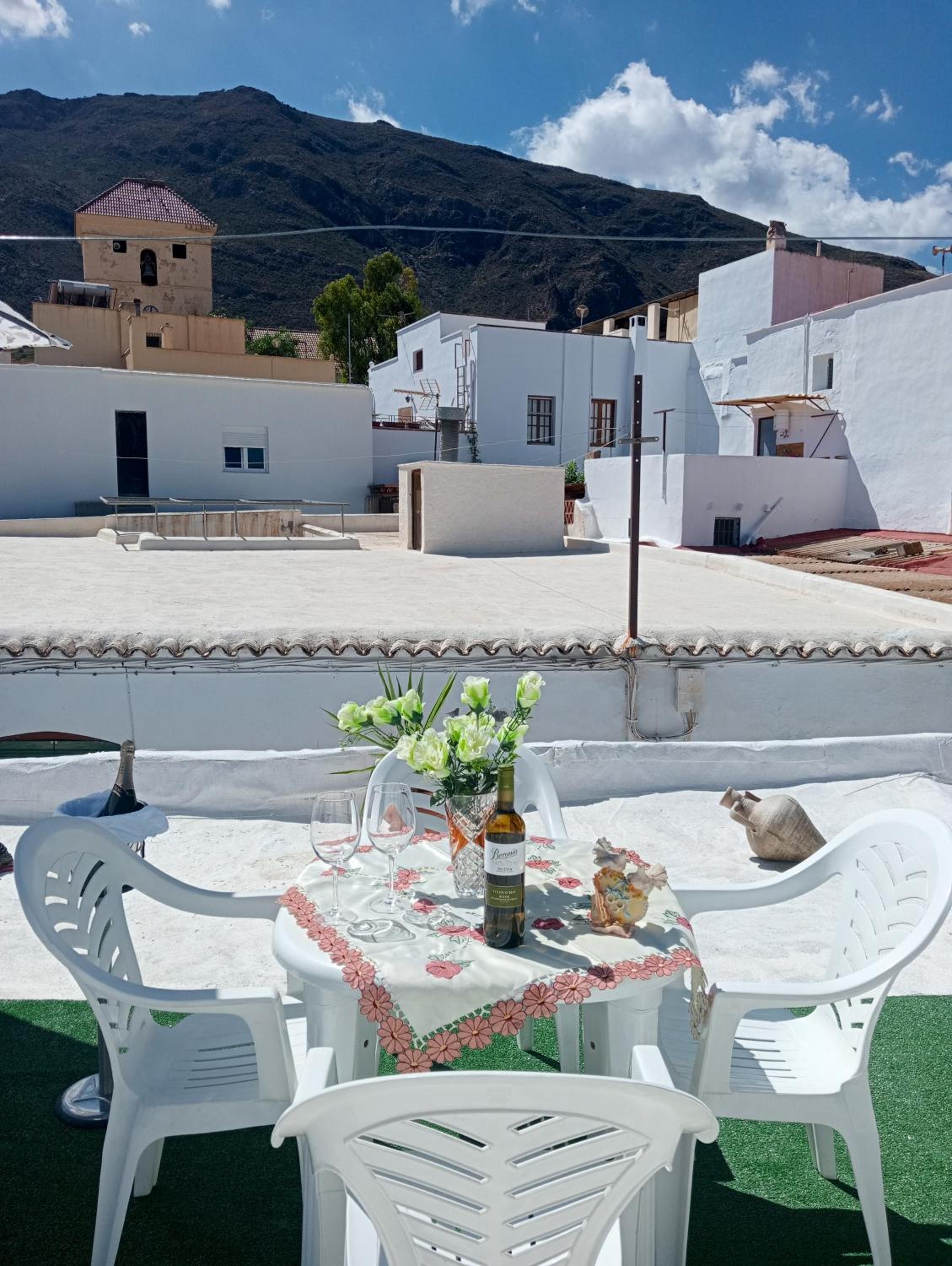 Charming House in Íllar with Mountain View and Balcony