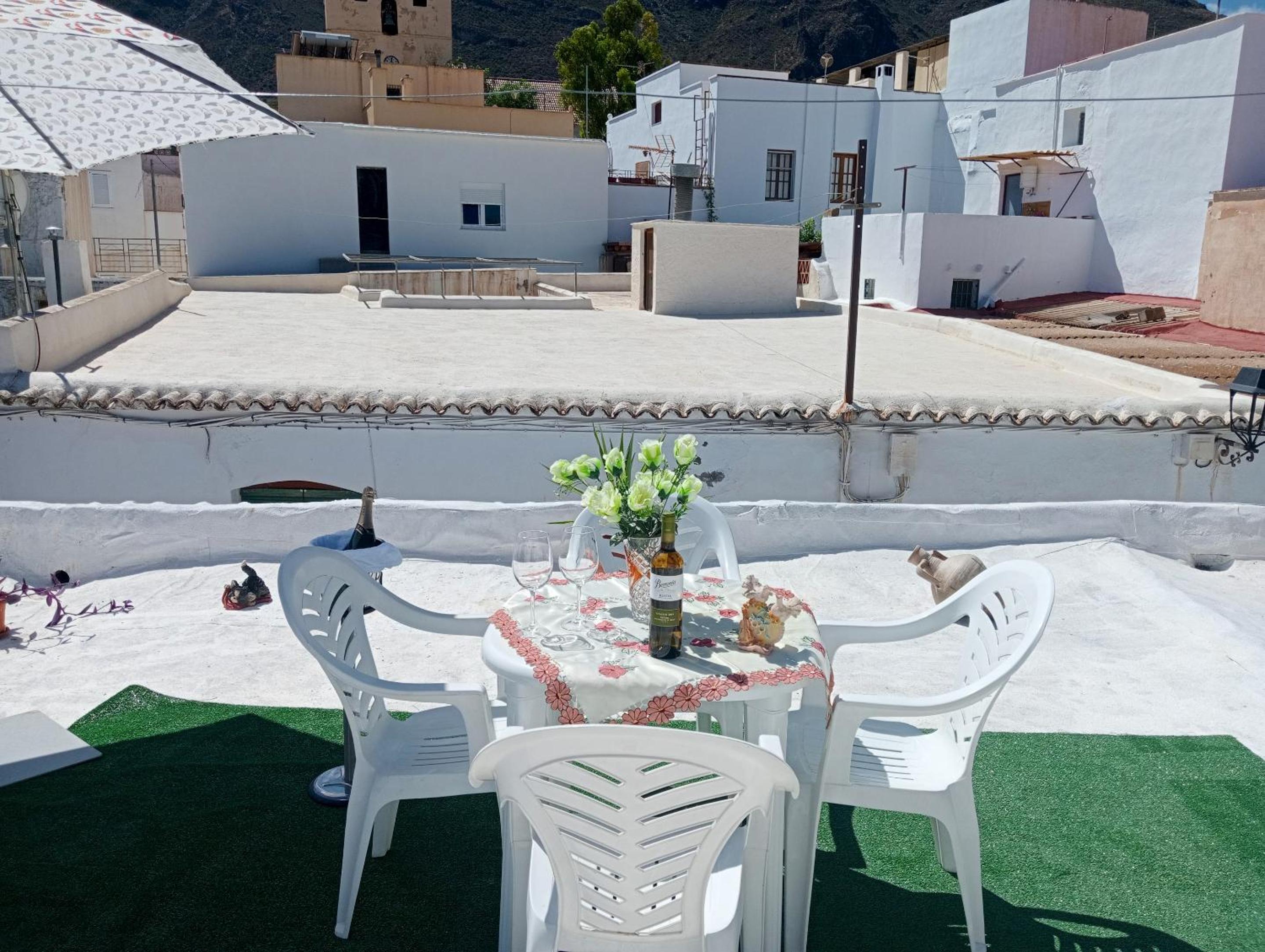 Charming House in Íllar with Mountain View and Balcony