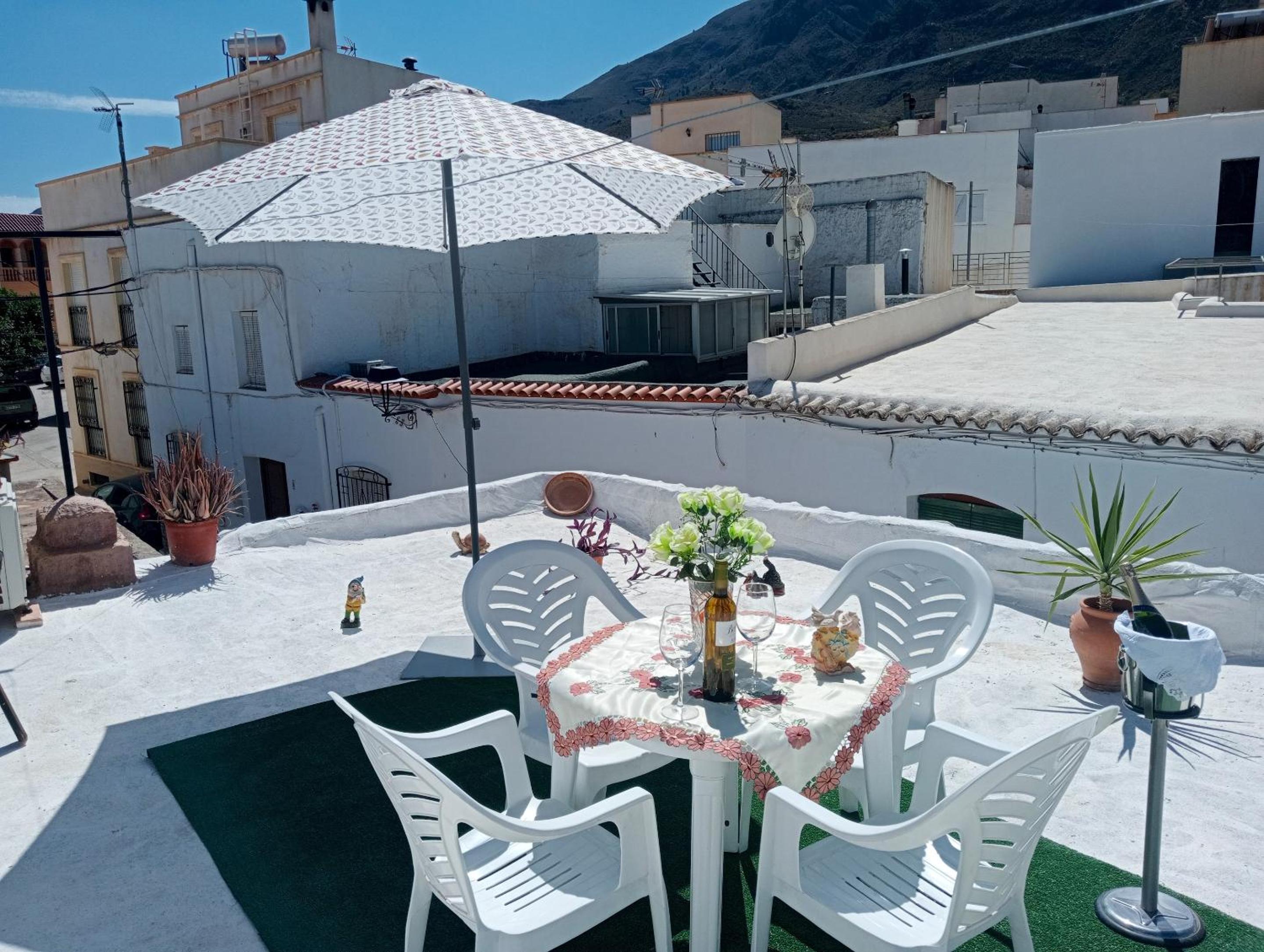 Charming House in Íllar with Mountain View and Balcony