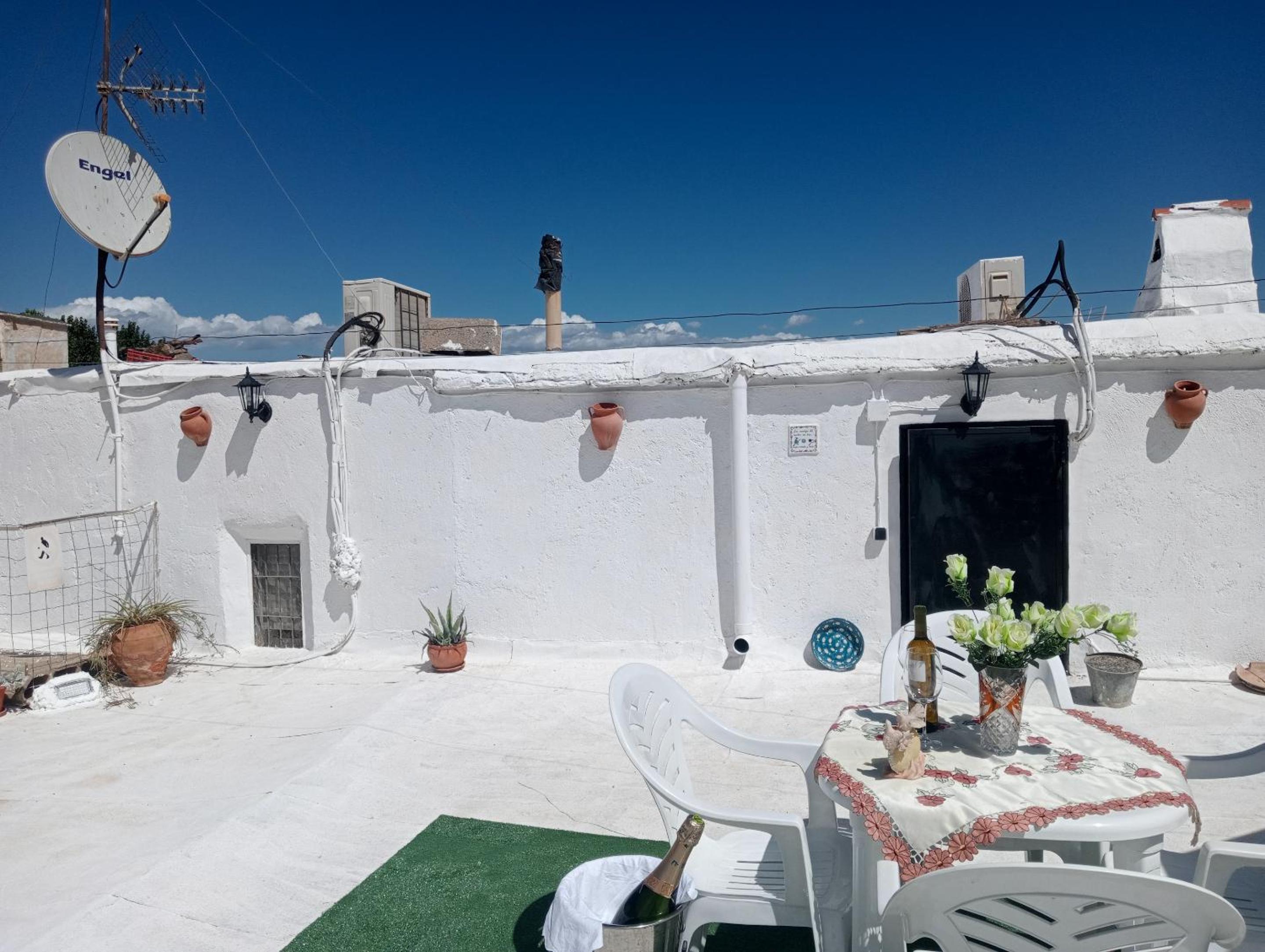 Charming House in Íllar with Mountain View and Balcony