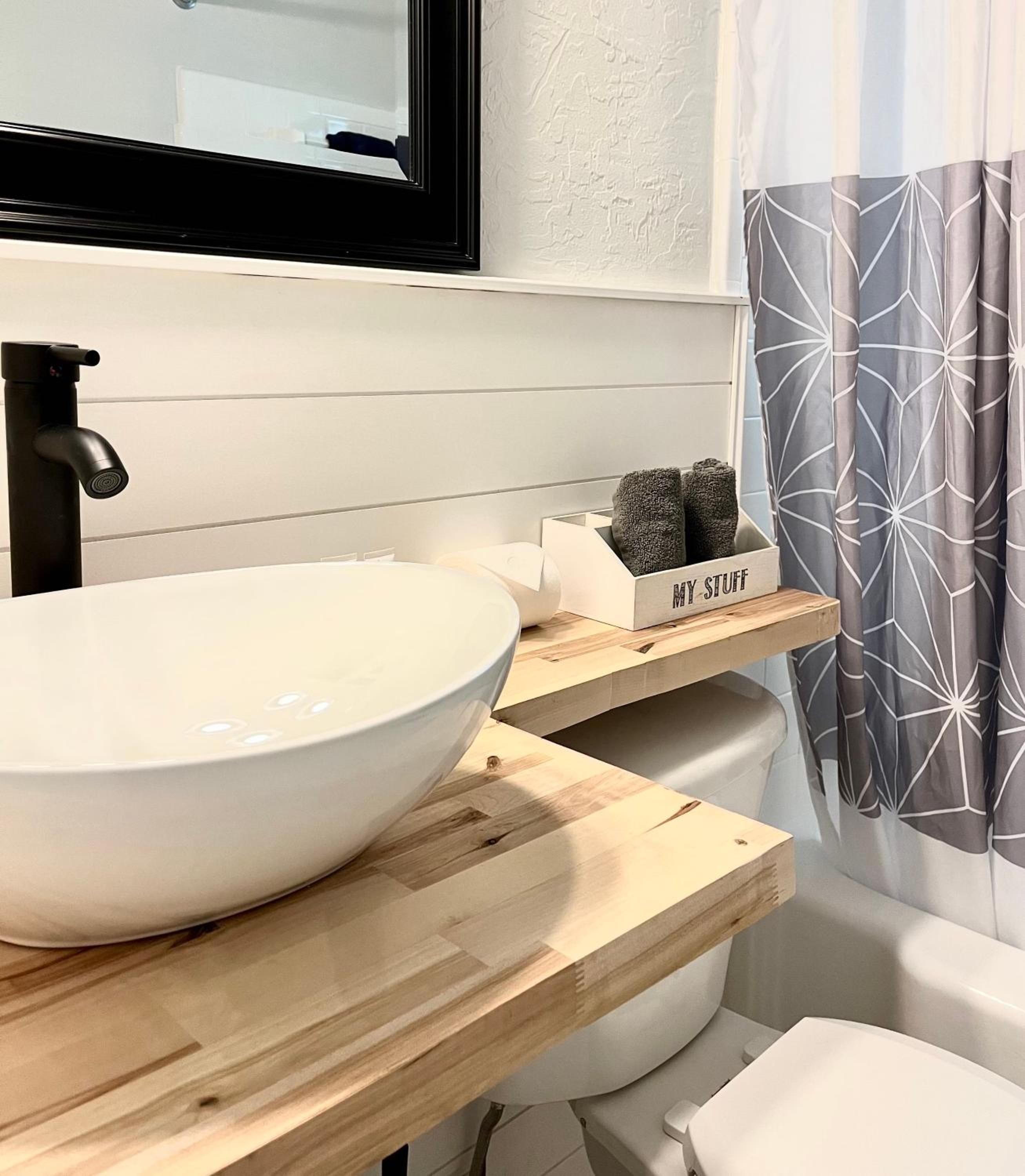 4145 By The Sea Inn & Suites