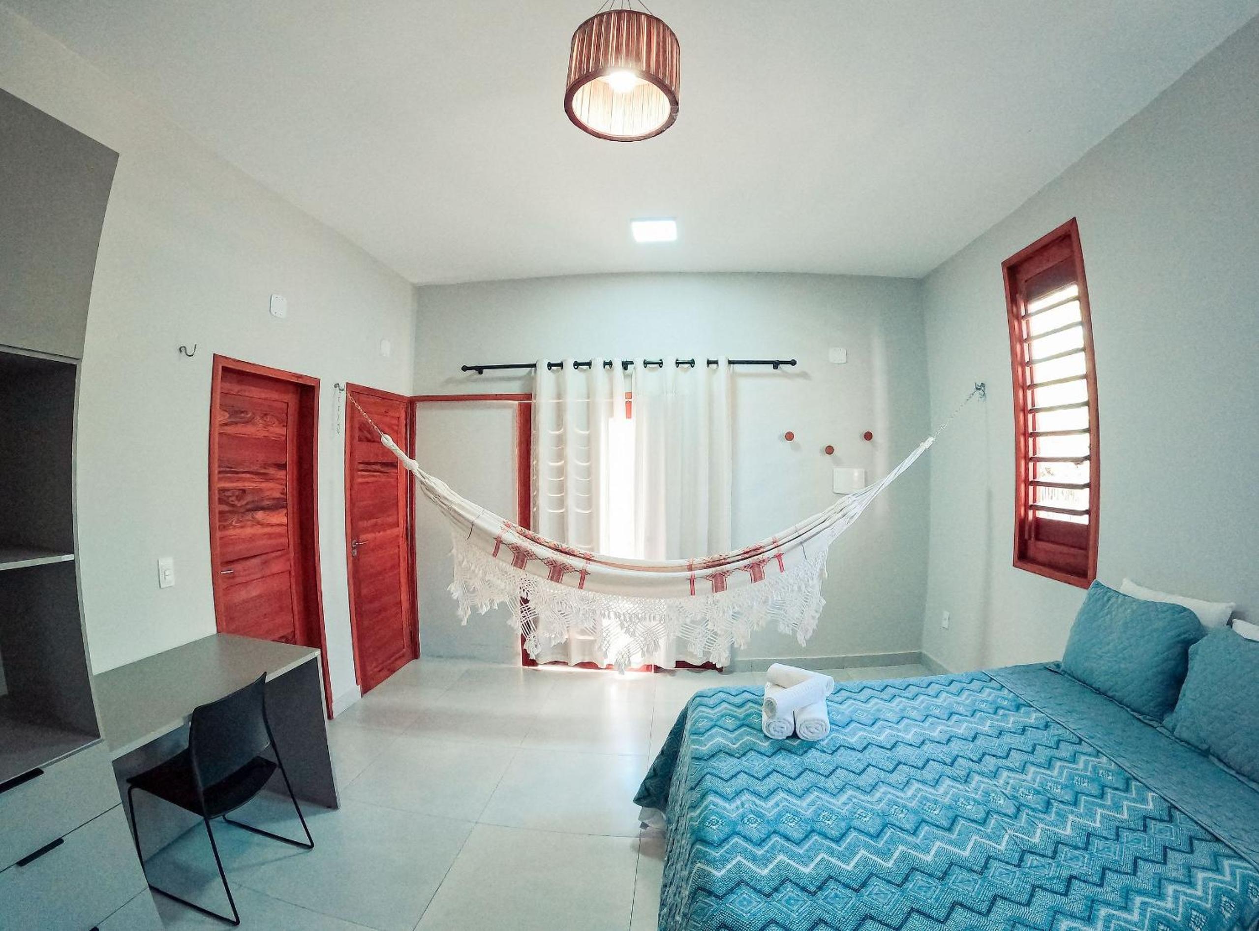 Casa nova, com piscina e churrasqueira, na rua do Centro Gastronômico de Barra Grande
