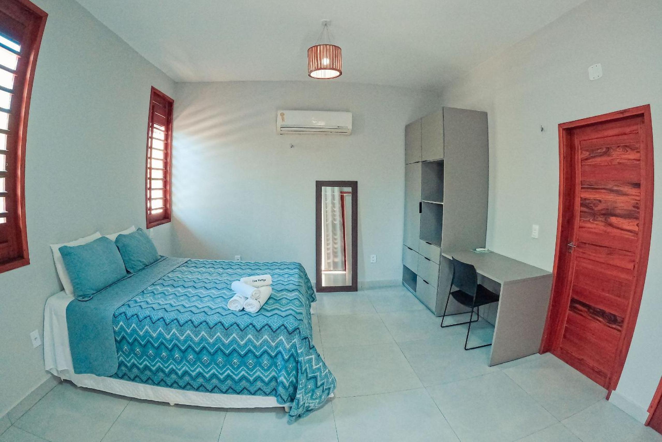 Casa nova, com piscina e churrasqueira, na rua do Centro Gastronômico de Barra Grande