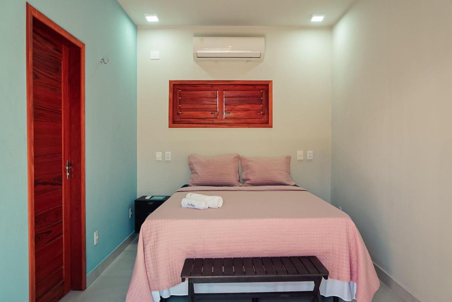 Casa nova, com piscina e churrasqueira, na rua do Centro Gastronômico de Barra Grande
