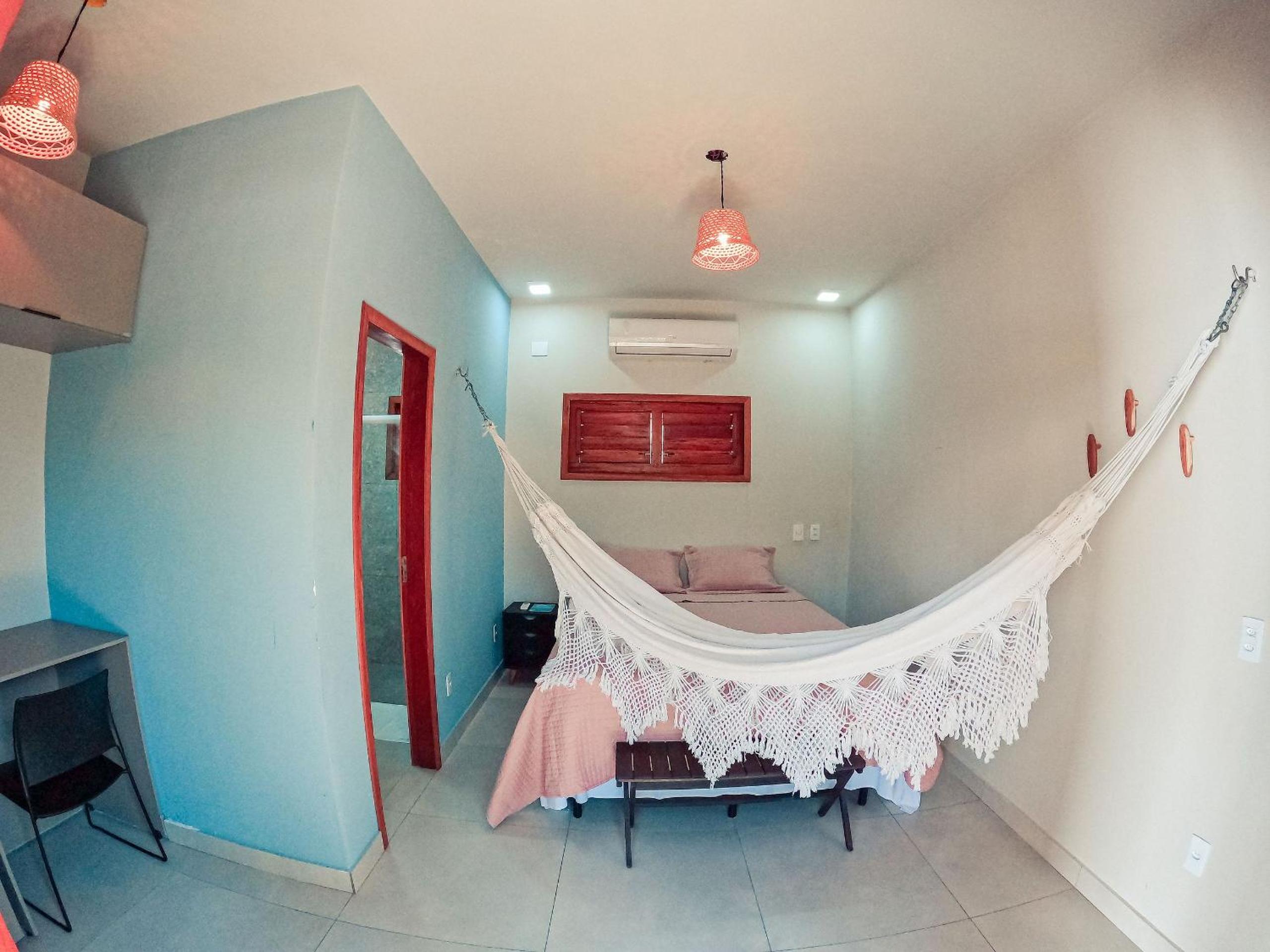 Casa nova, com piscina e churrasqueira, na rua do Centro Gastronômico de Barra Grande