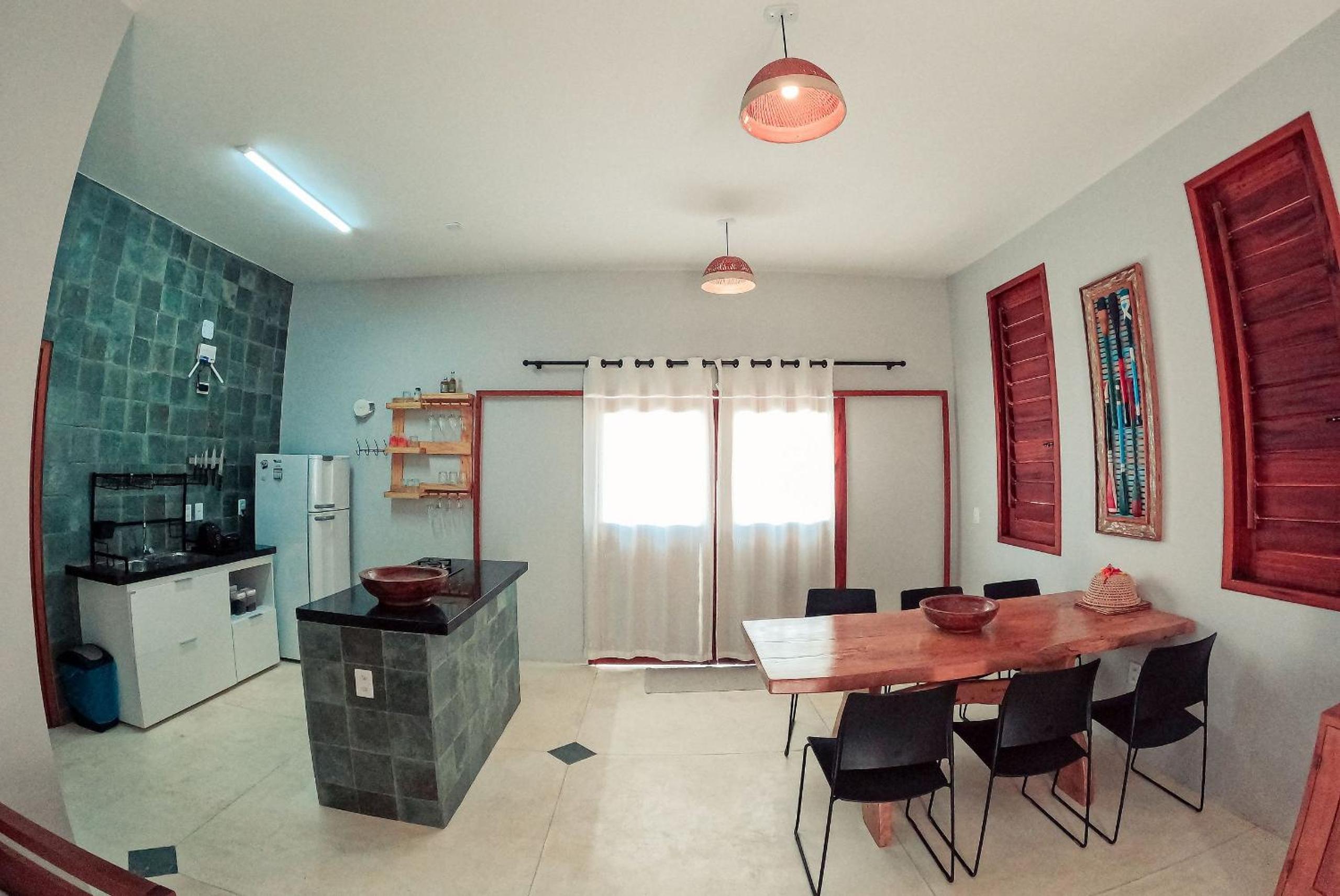Casa nova, com piscina e churrasqueira, na rua do Centro Gastronômico de Barra Grande