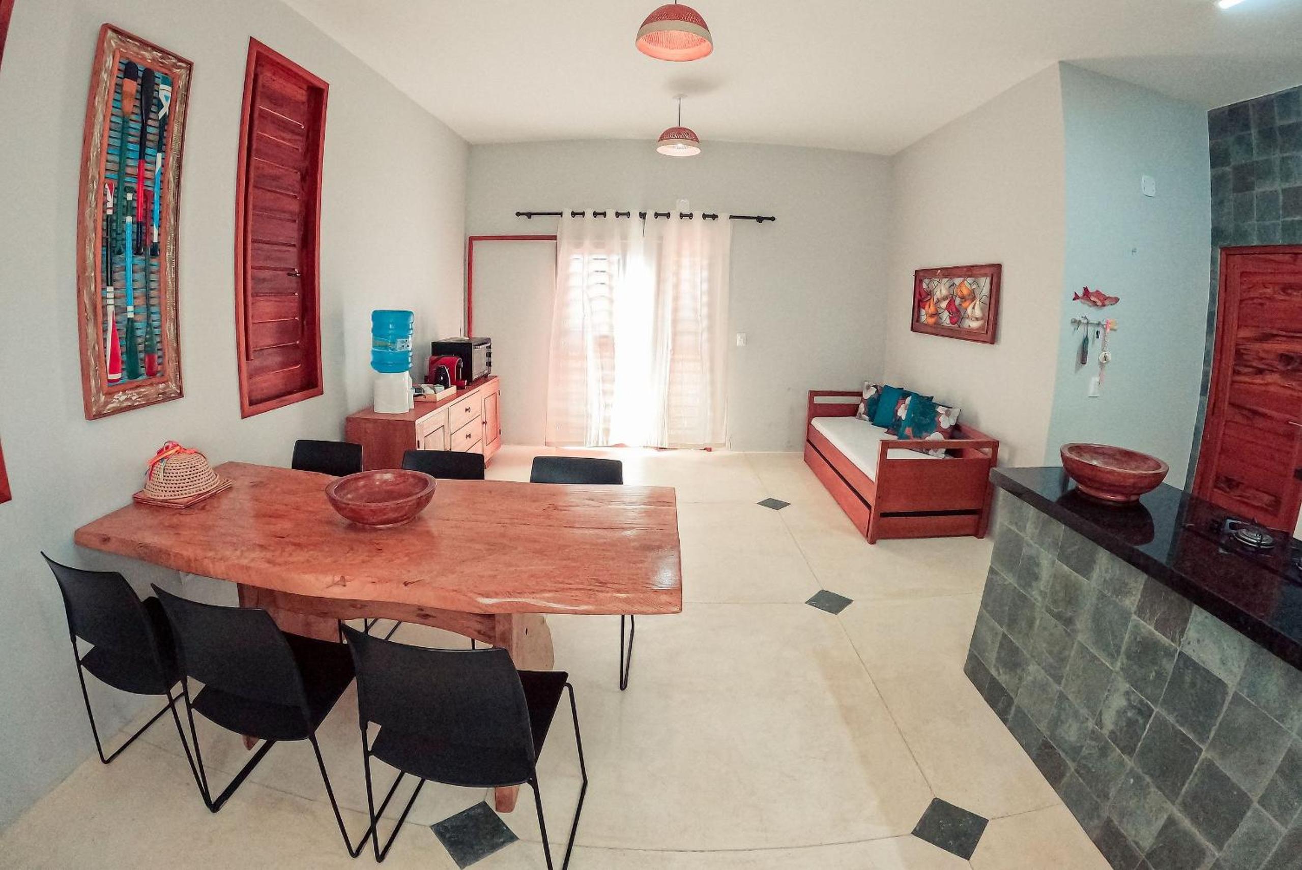 Casa nova, com piscina e churrasqueira, na rua do Centro Gastronômico de Barra Grande