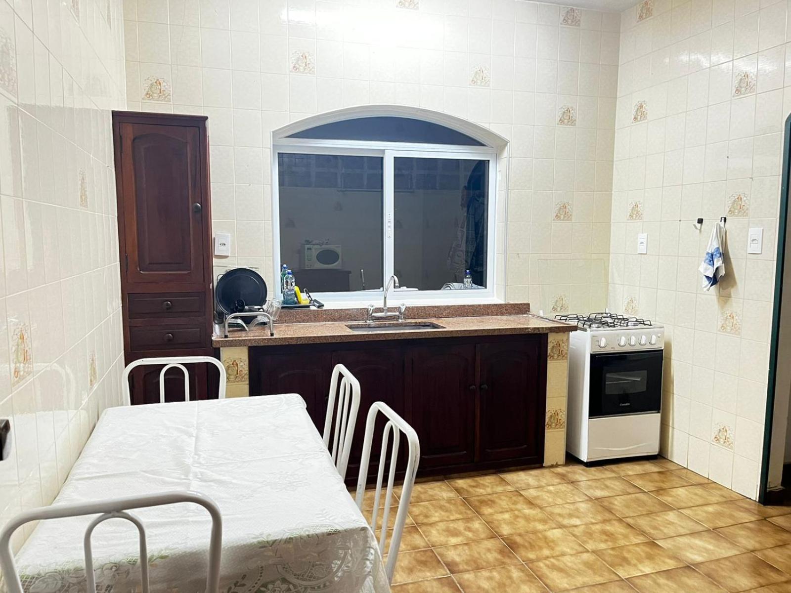 Cantinho da Vó Lena Casa Familiar com 4 Suítes, Piscina e Lazer em Lindóia