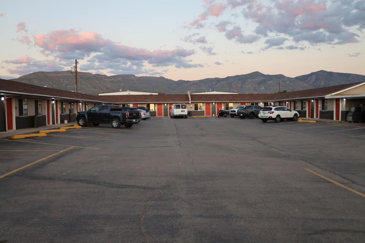 Alamogordo Vacations - Budget Inn - Property Image 2