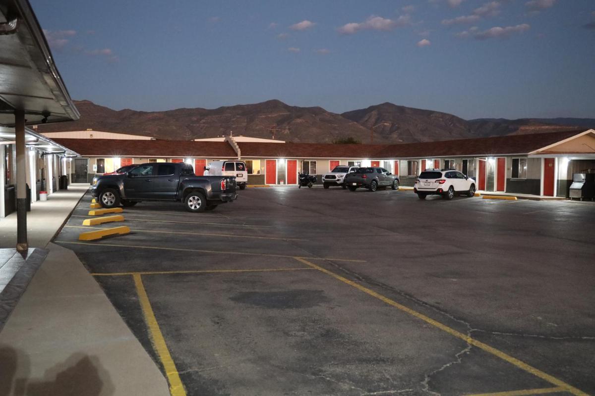 Alamogordo Vacations - Budget Inn - Property Image 2